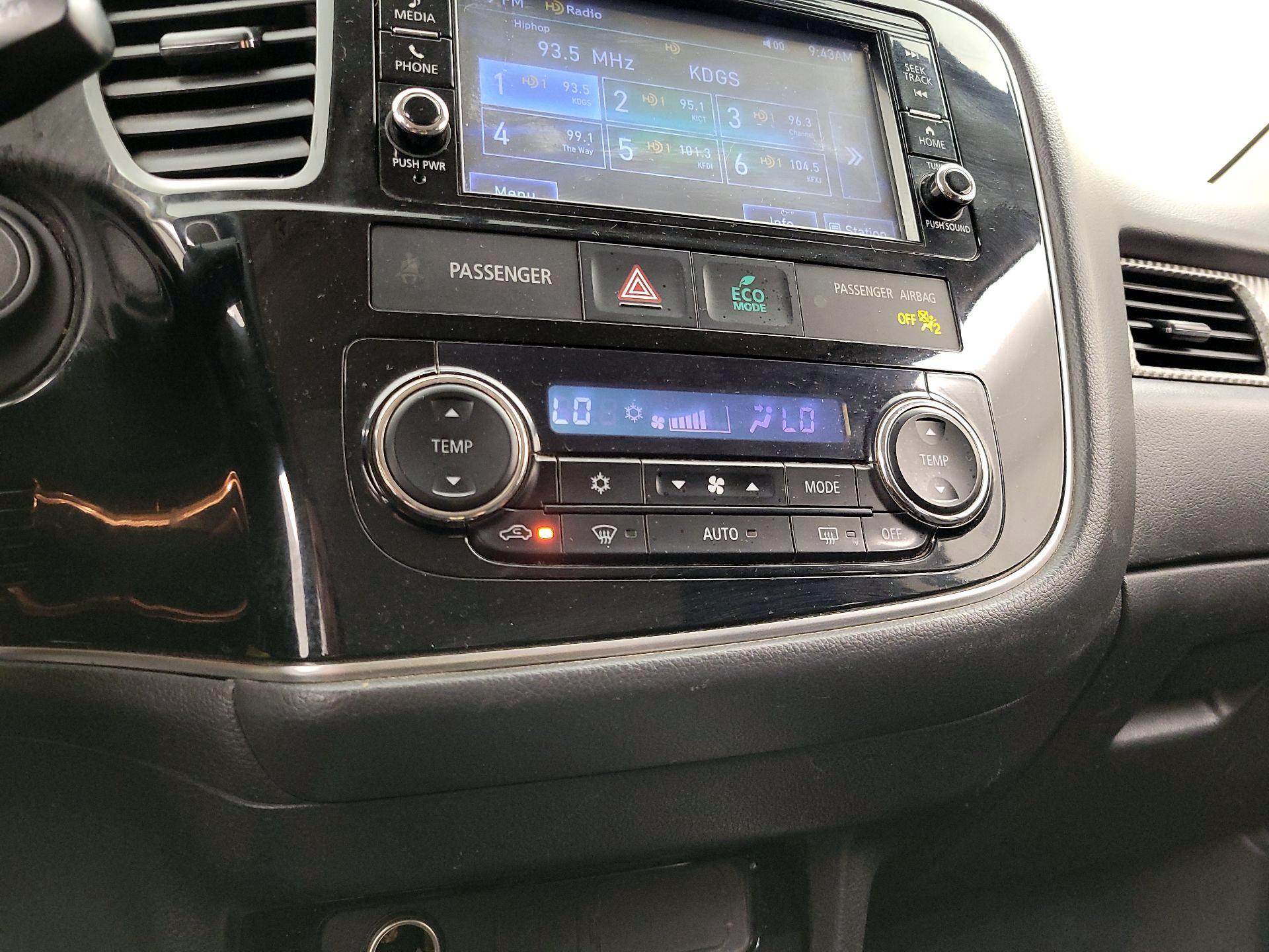 Thumbnail: 2018 Mitsubishi Outlander - 16