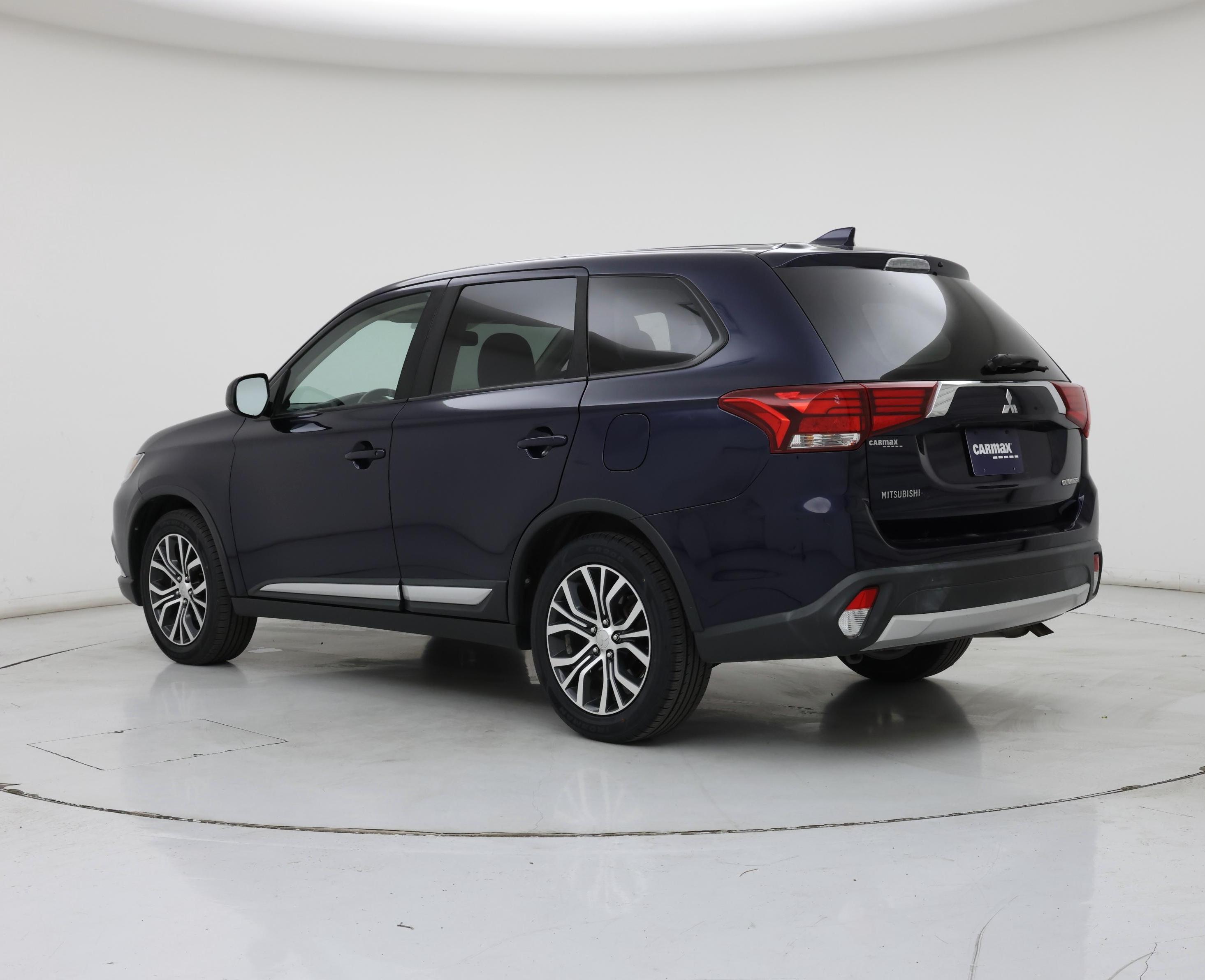 Thumbnail: 2018 Mitsubishi Outlander - 2