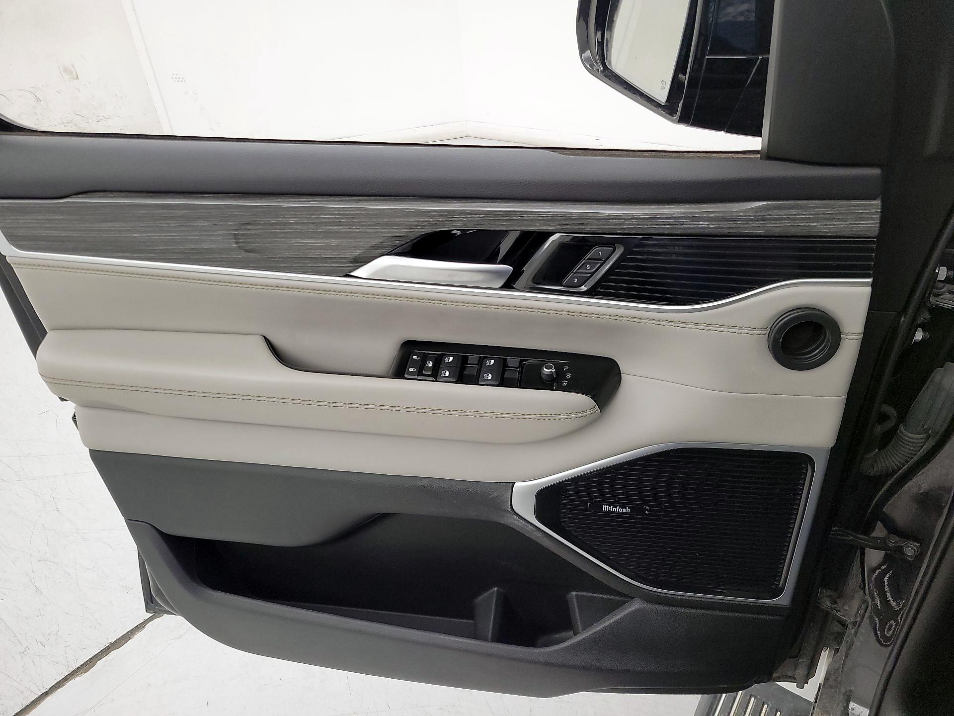 Thumbnail: 2022 Jeep Wagoneer - 12