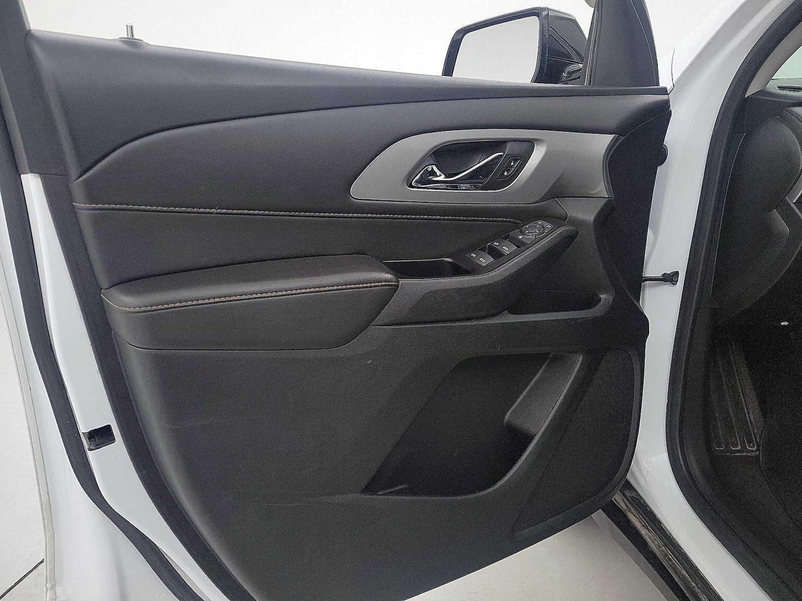 2020 Chevrolet Traverse LS - Photo 13