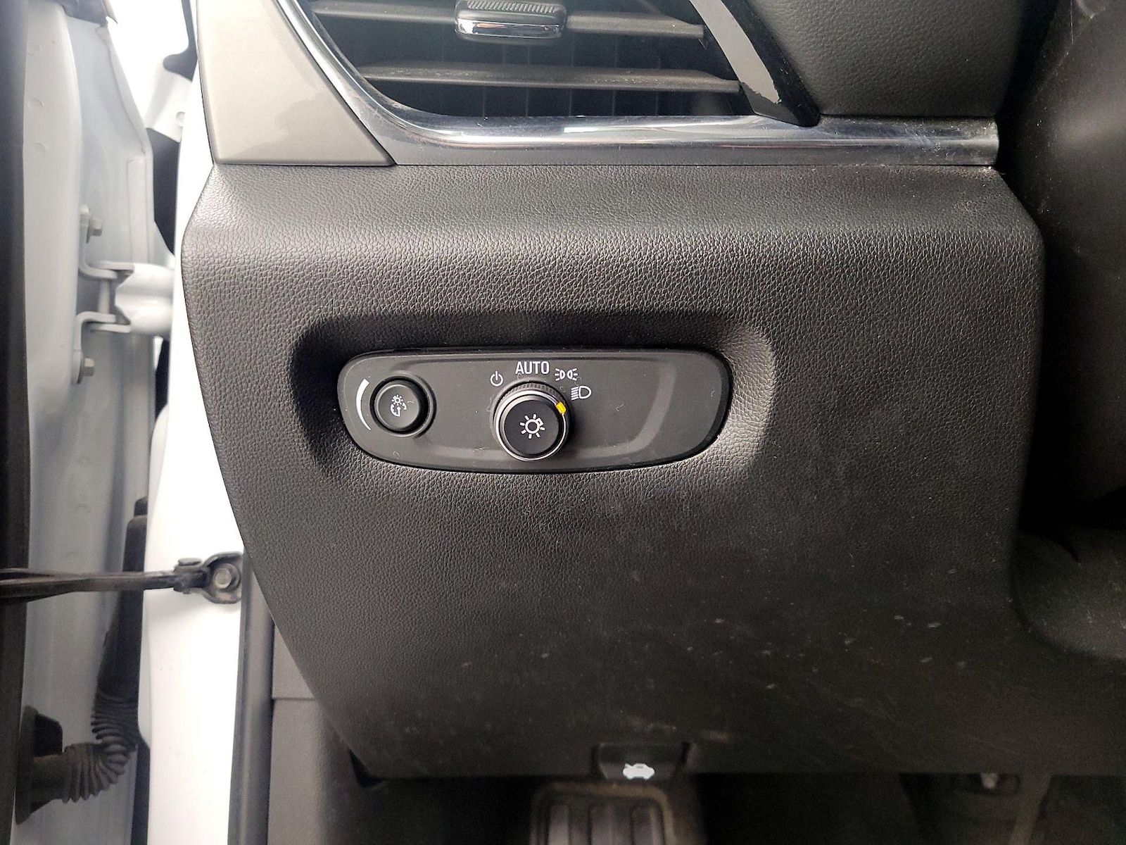 2020 Chevrolet Traverse LS - Photo 14