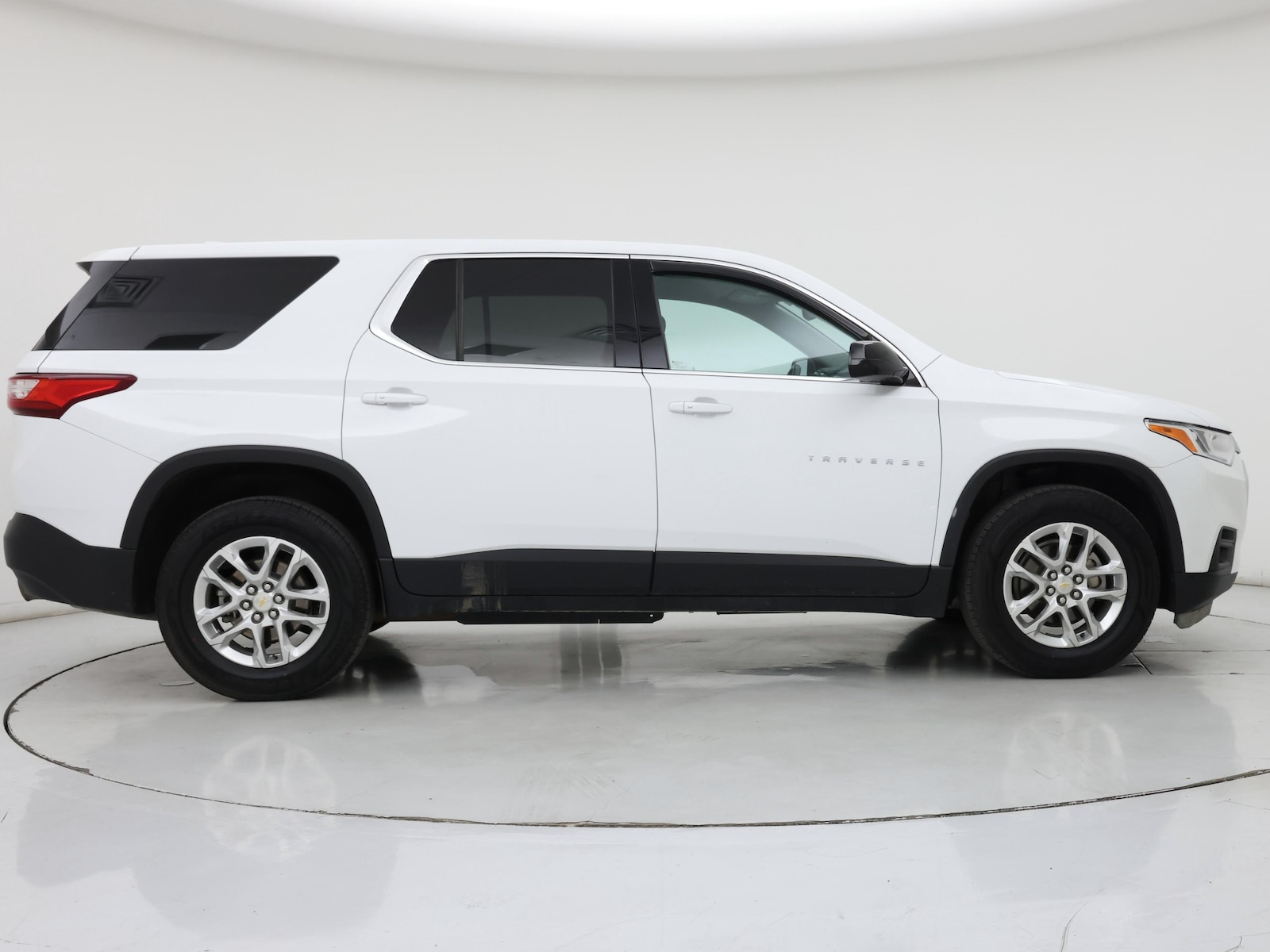 2020 Chevrolet Traverse LS - Photo 8