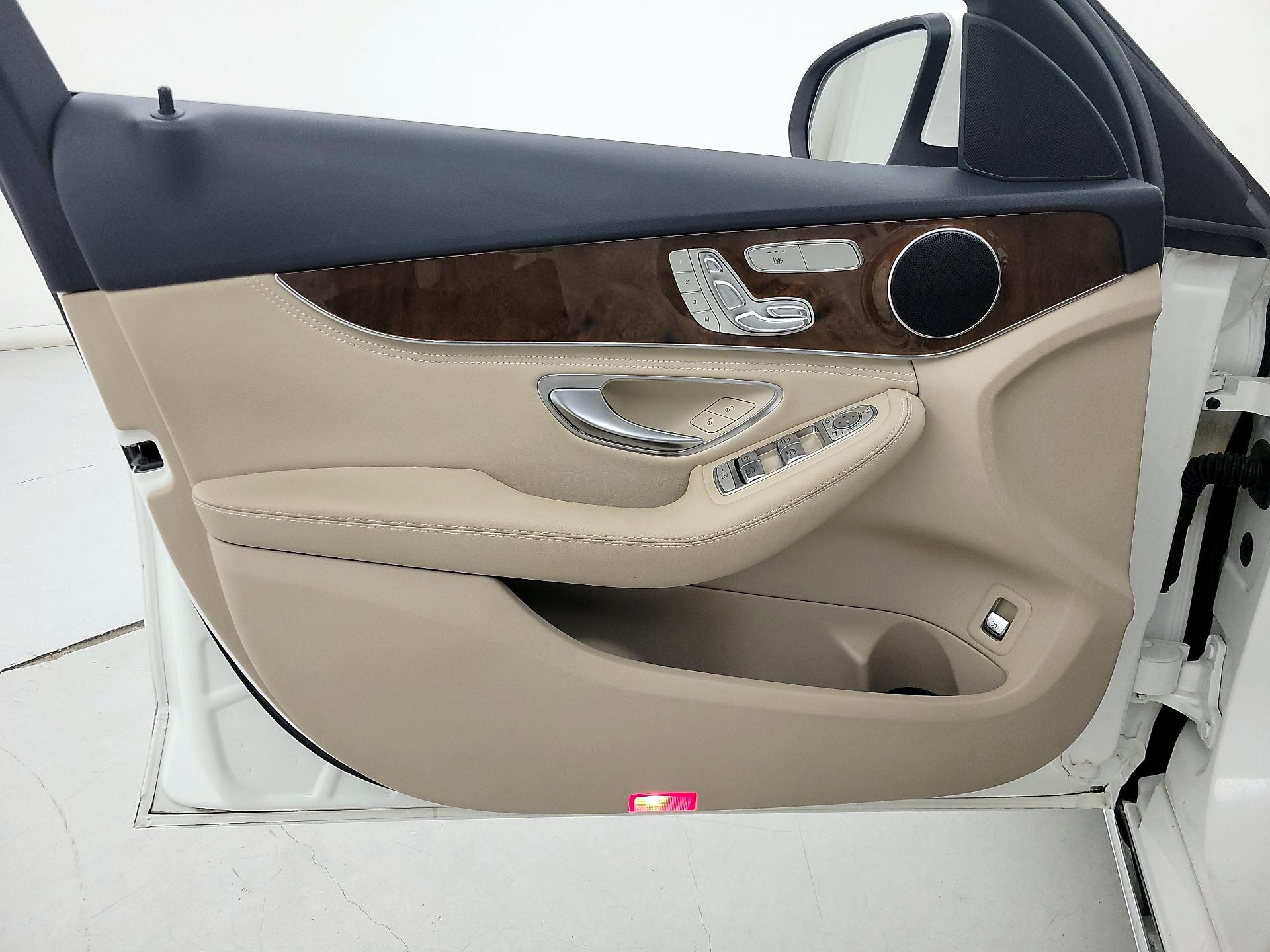 Thumbnail: 2015 Mercedes-Benz C-Class - 12