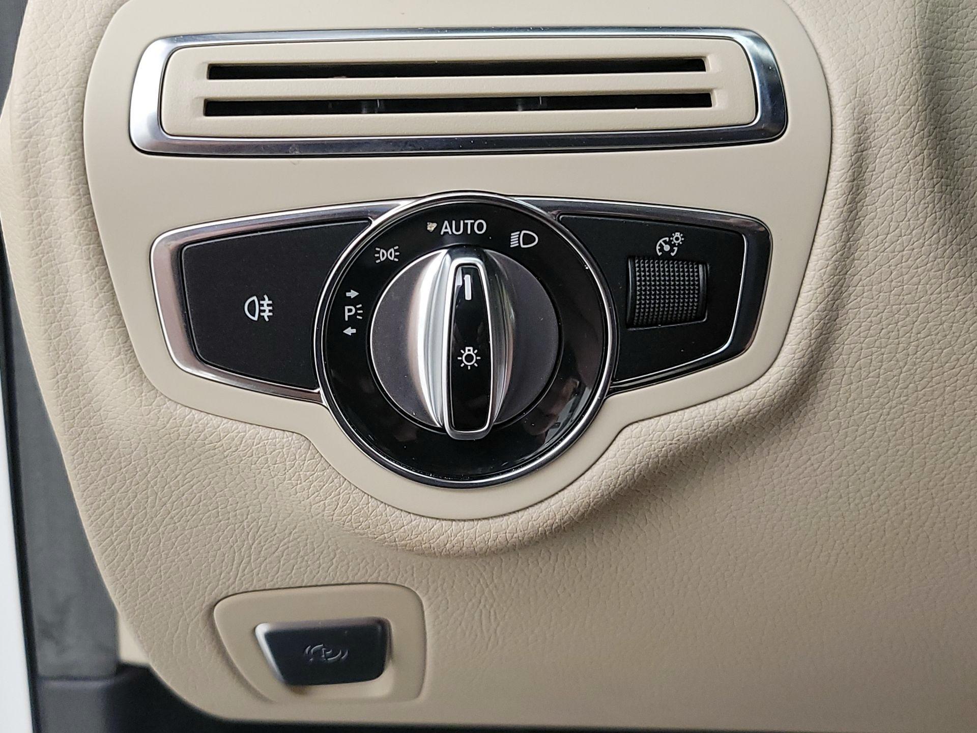 Thumbnail: 2015 Mercedes-Benz C-Class - 13