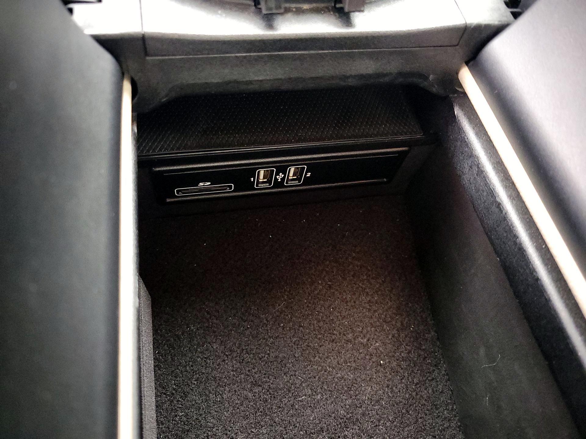 Thumbnail: 2015 Mercedes-Benz C-Class - 18