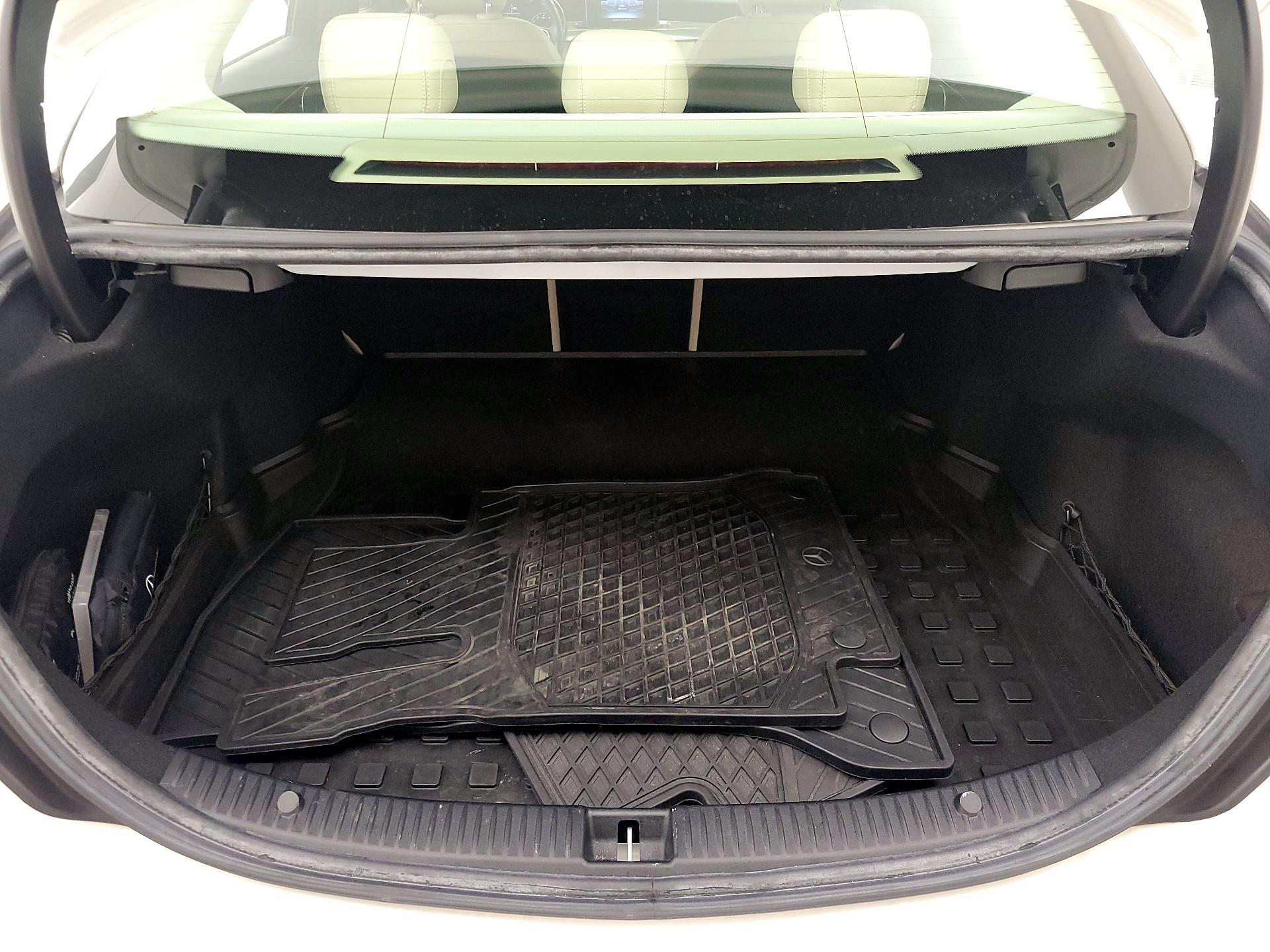 Thumbnail: 2015 Mercedes-Benz C-Class - 20