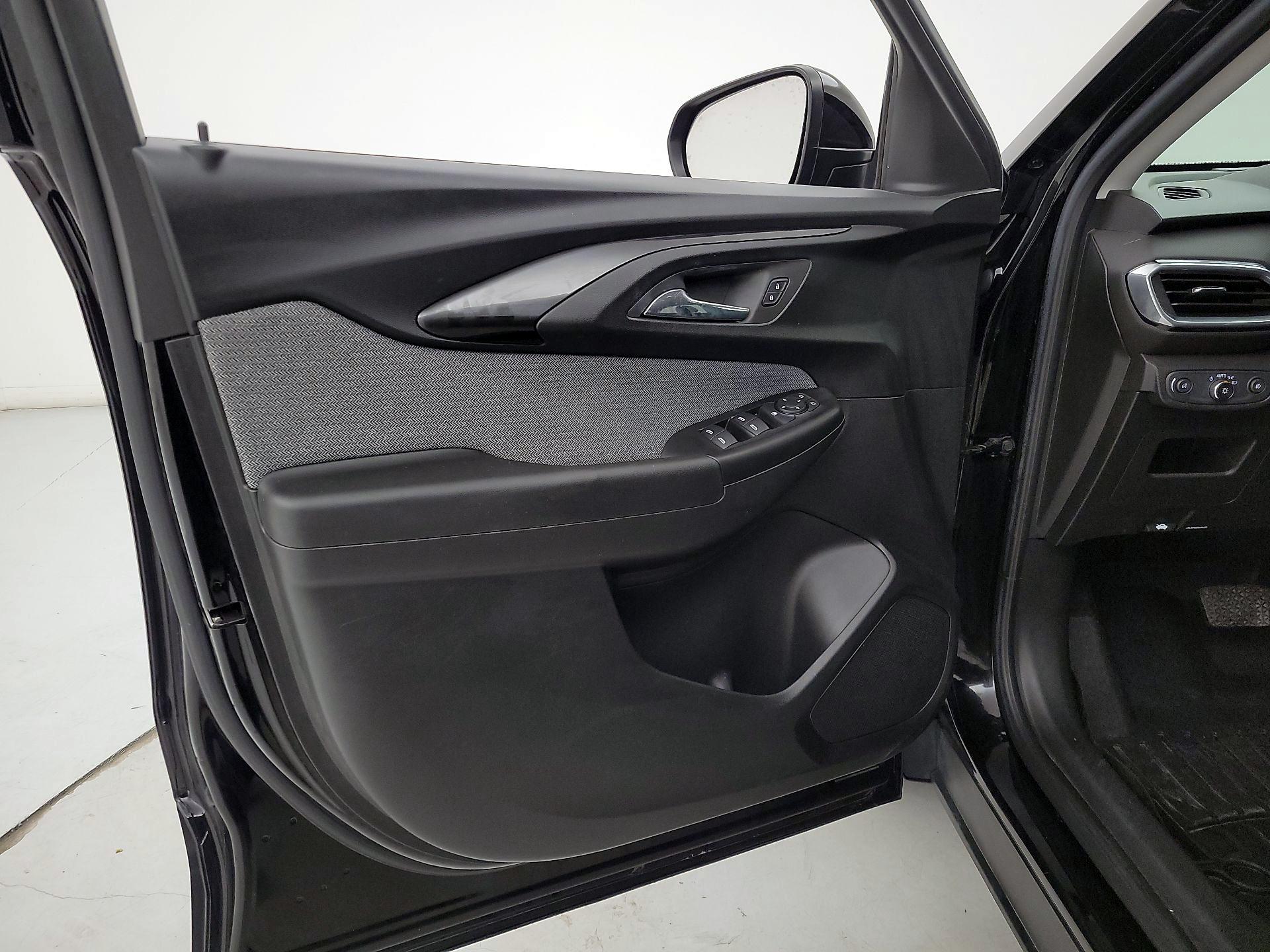 Thumbnail: 2022 Chevrolet TrailBlazer - 12