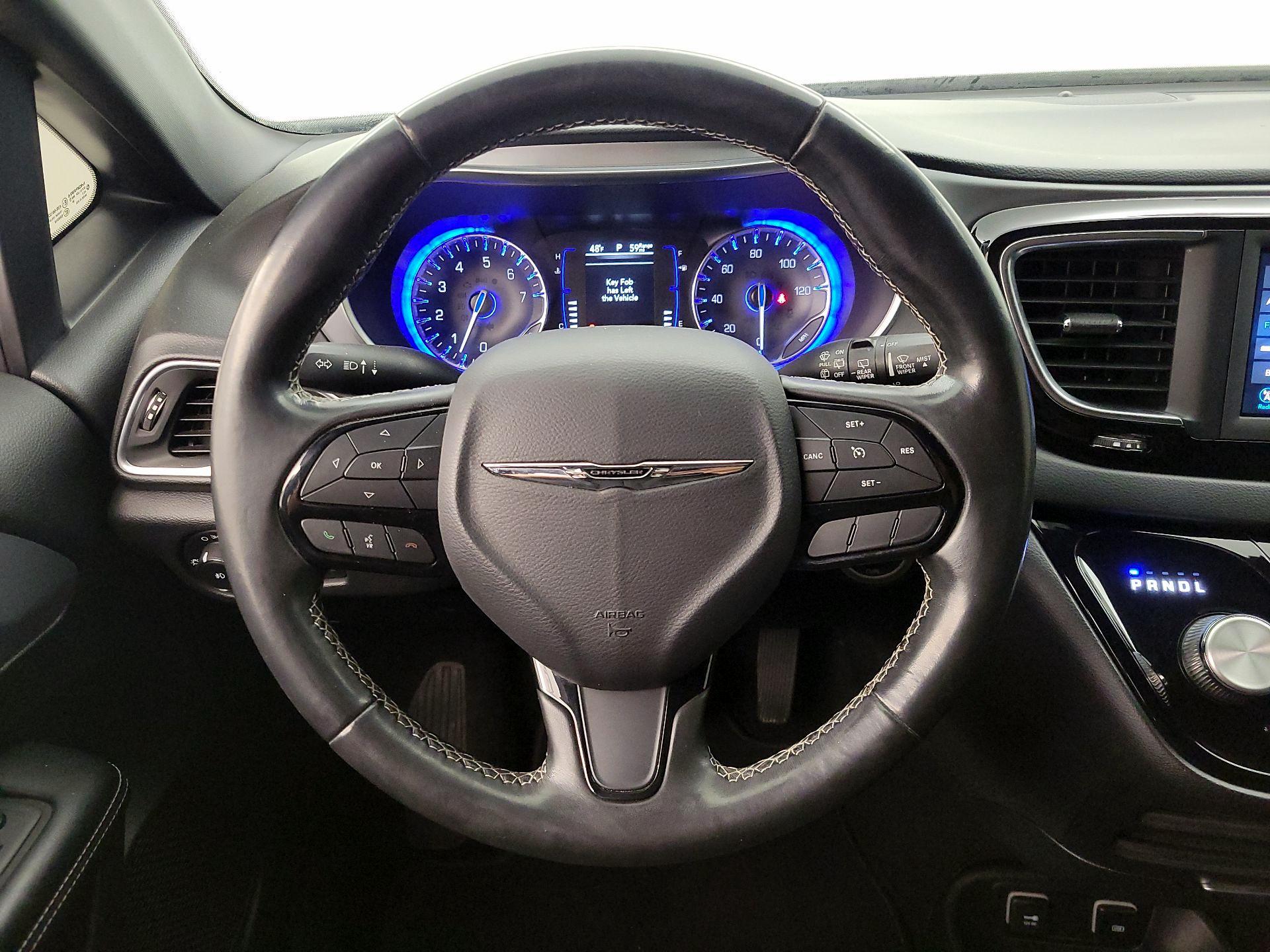 Thumbnail: 2019 Chrysler Pacifica - 10