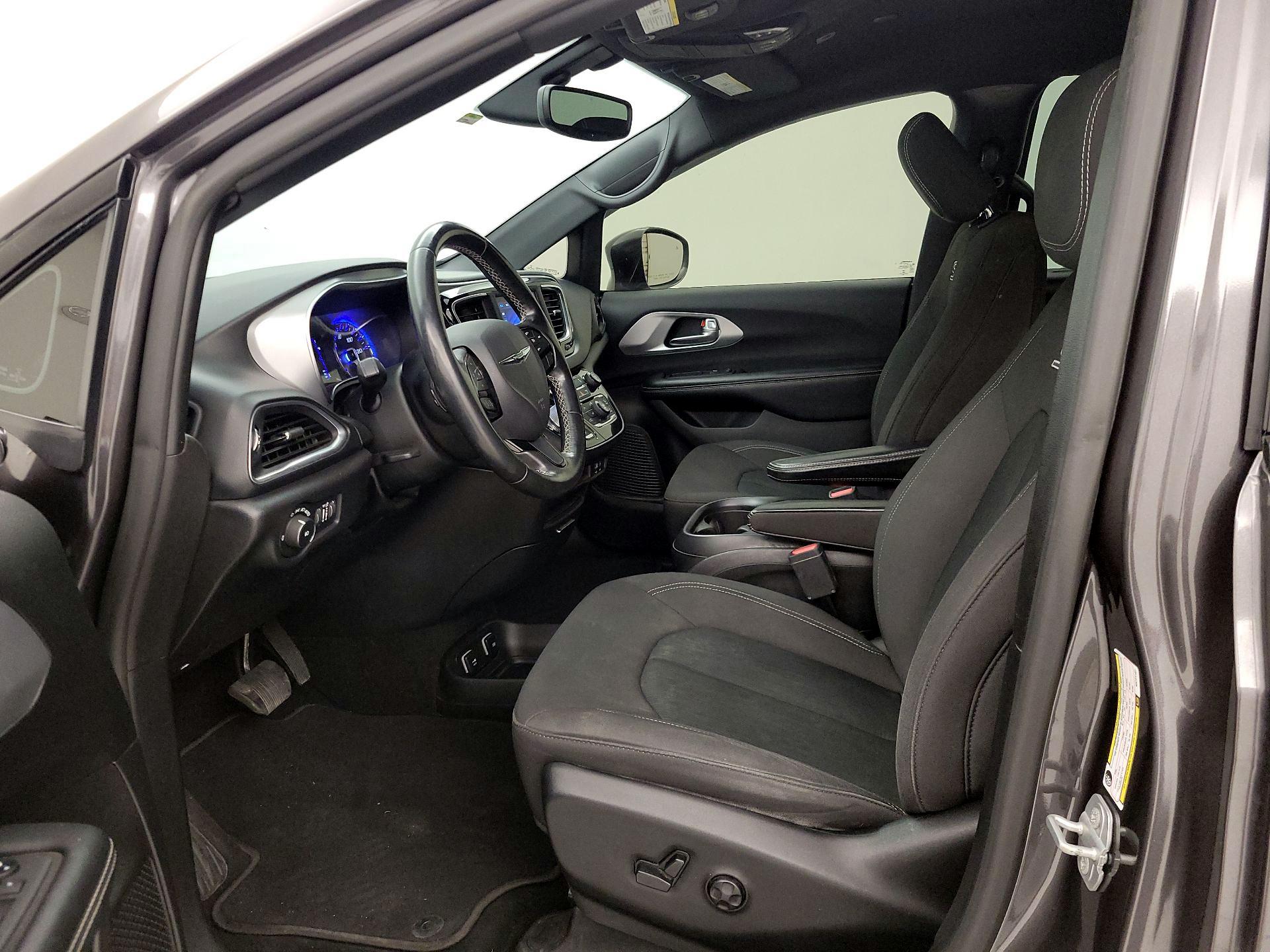 Thumbnail: 2019 Chrysler Pacifica - 11