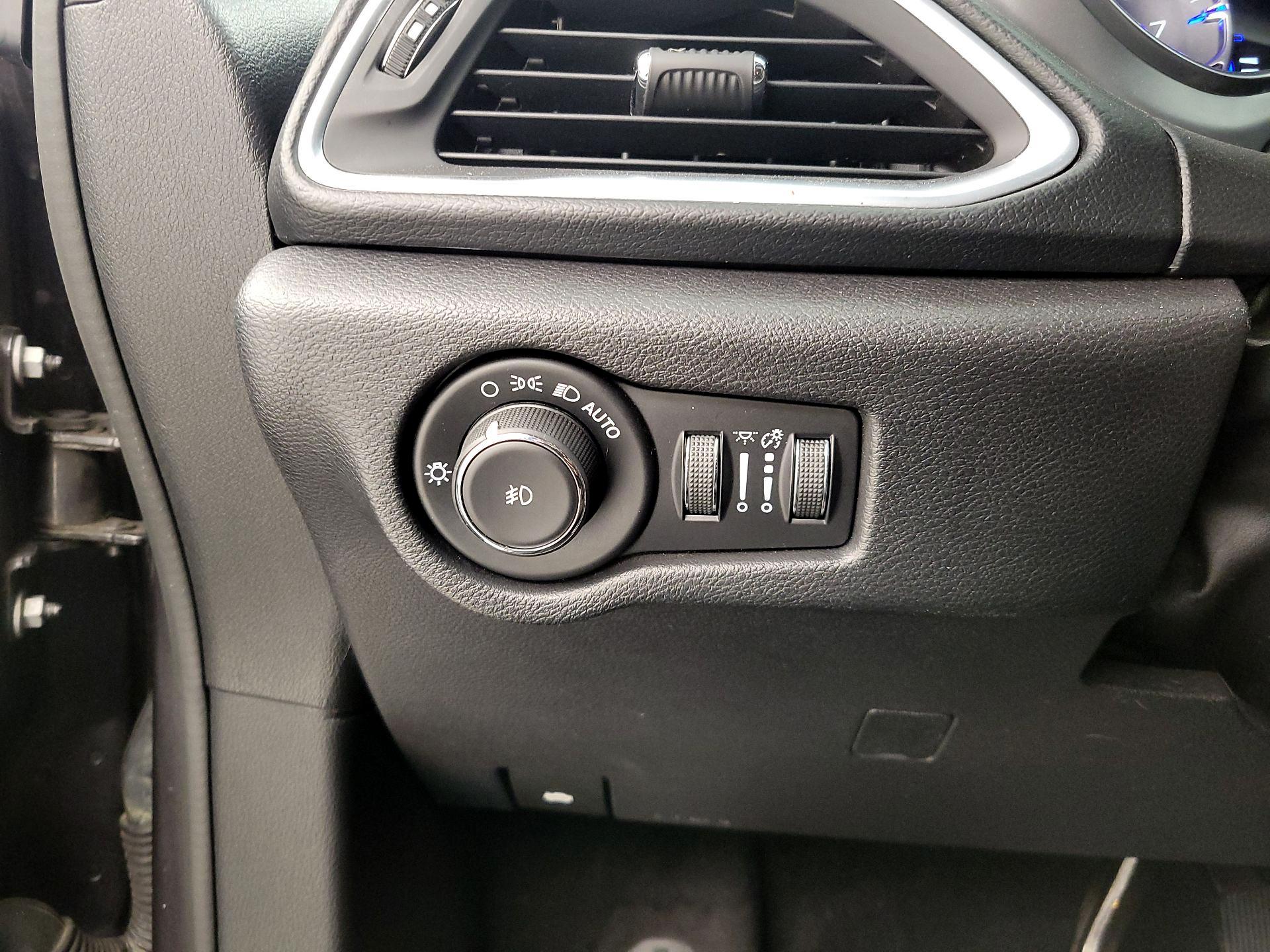 Thumbnail: 2019 Chrysler Pacifica - 13