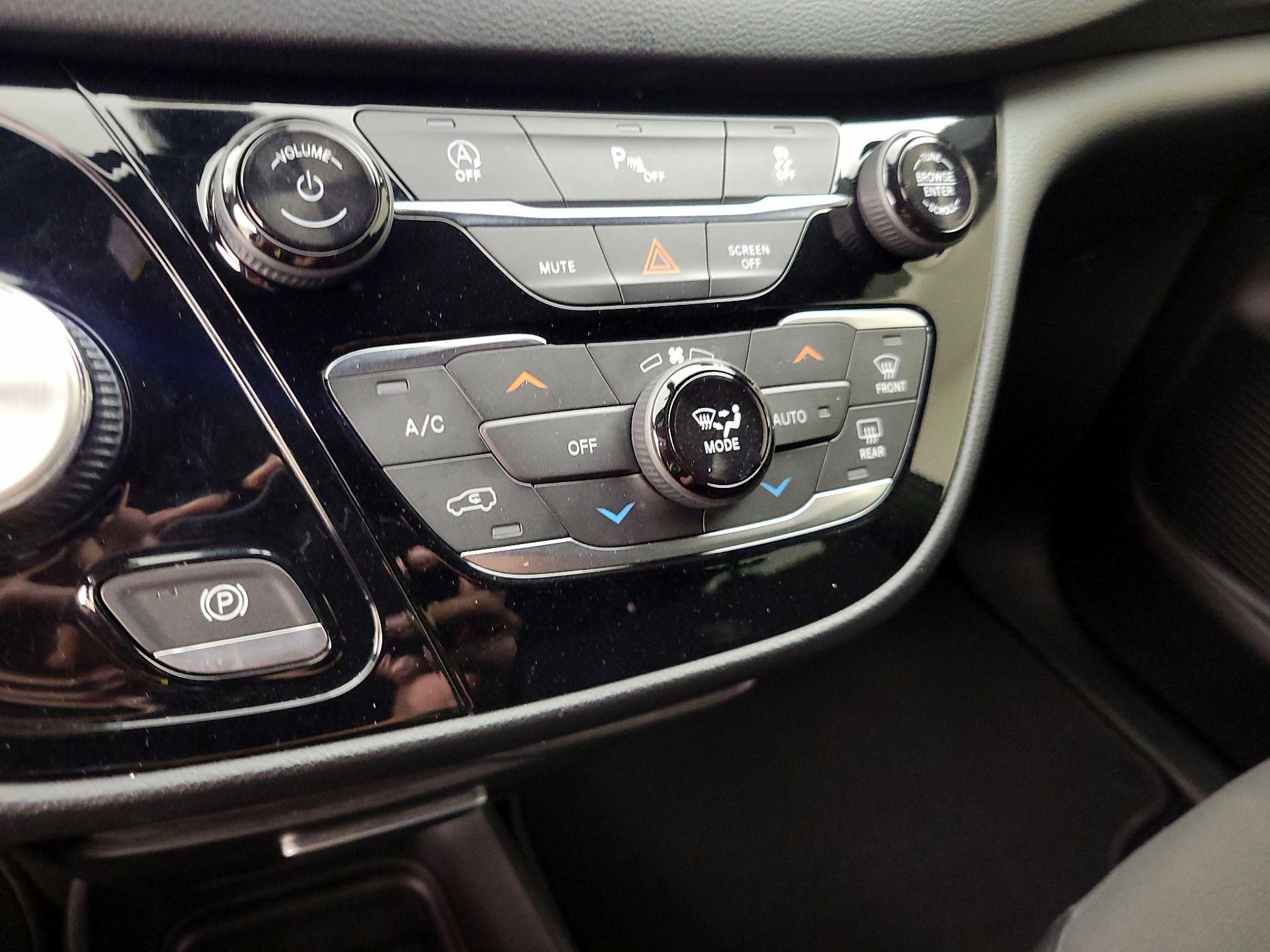 Thumbnail: 2019 Chrysler Pacifica - 16