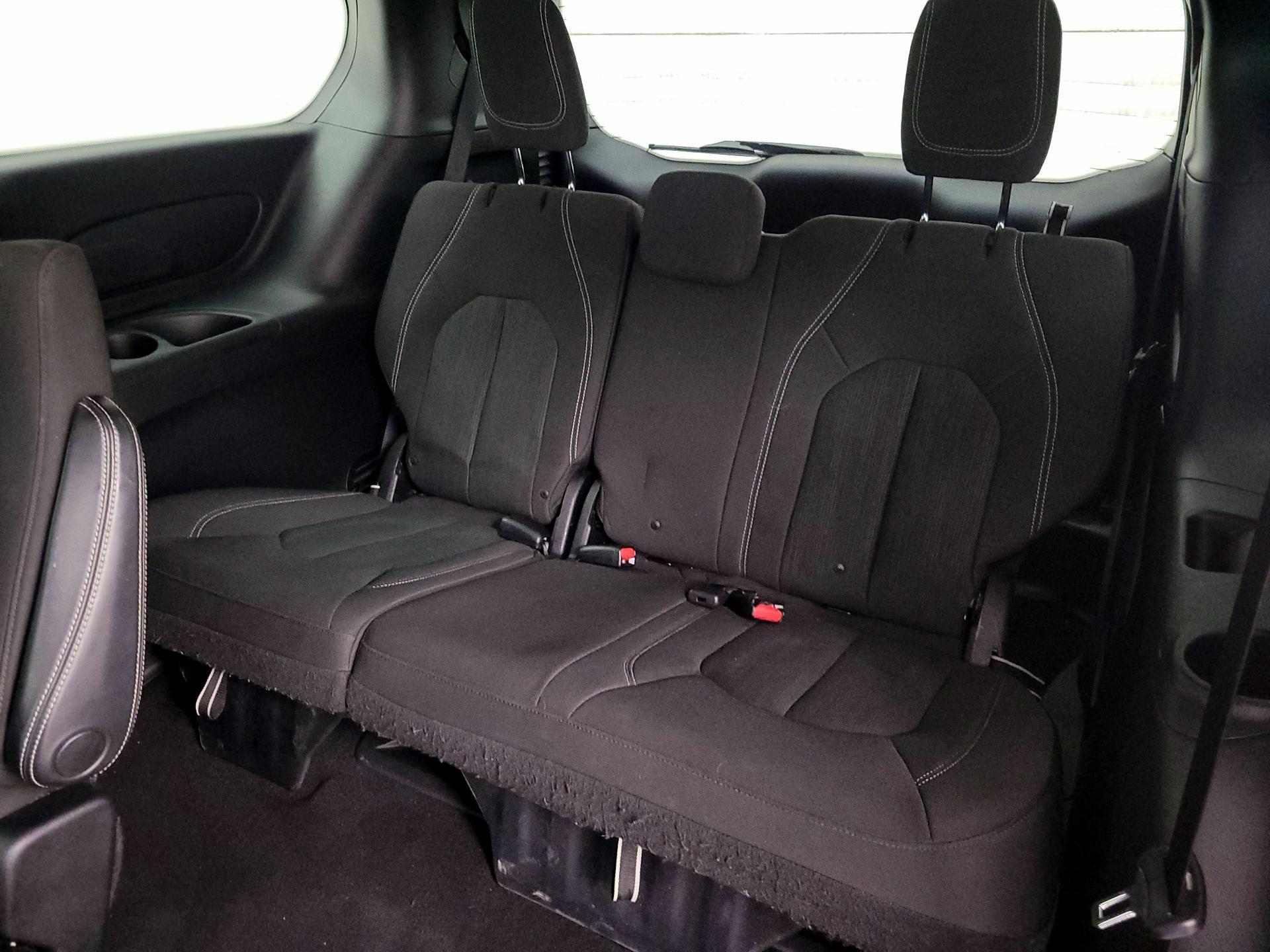 Thumbnail: 2019 Chrysler Pacifica - 20