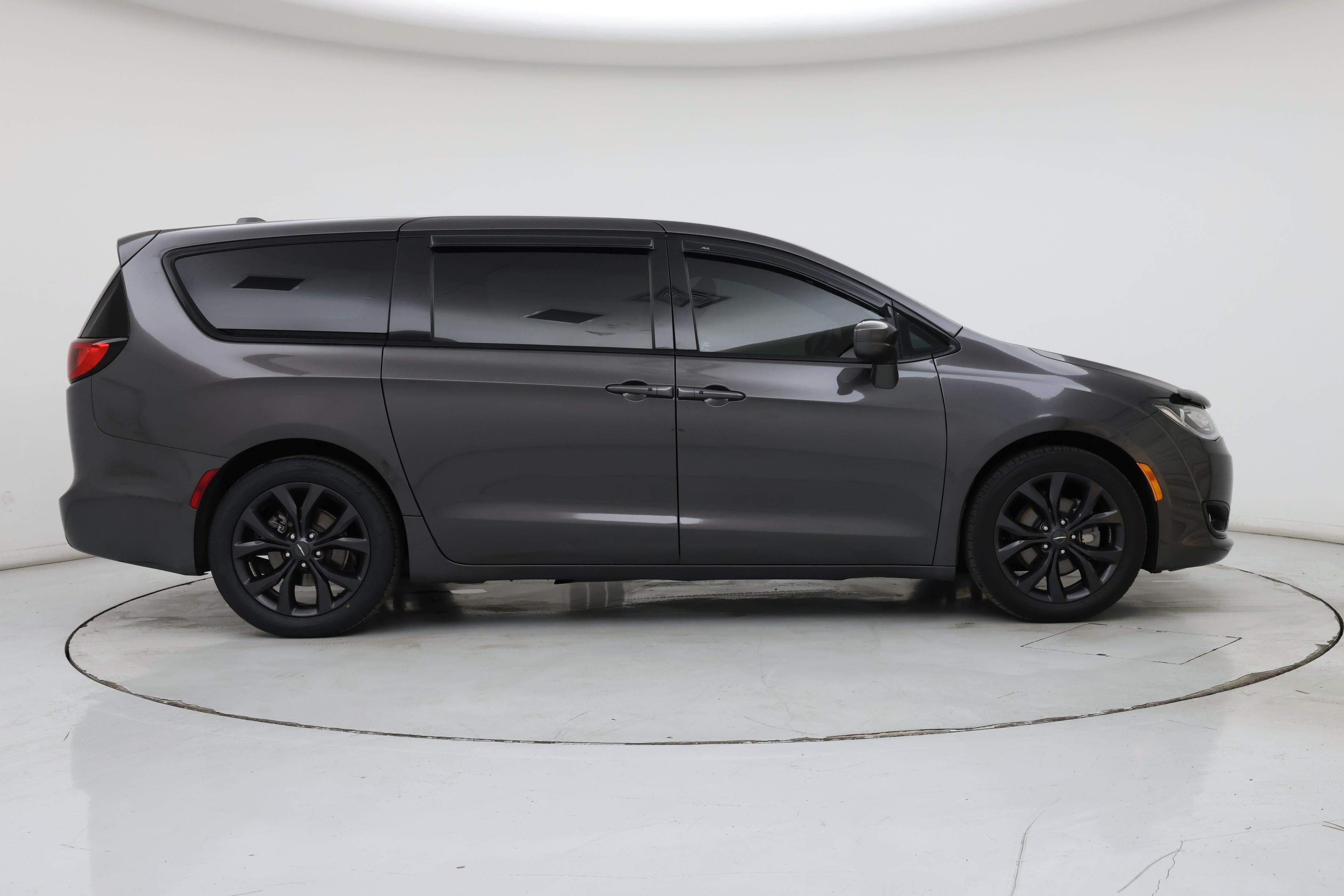 Thumbnail: 2019 Chrysler Pacifica - 7