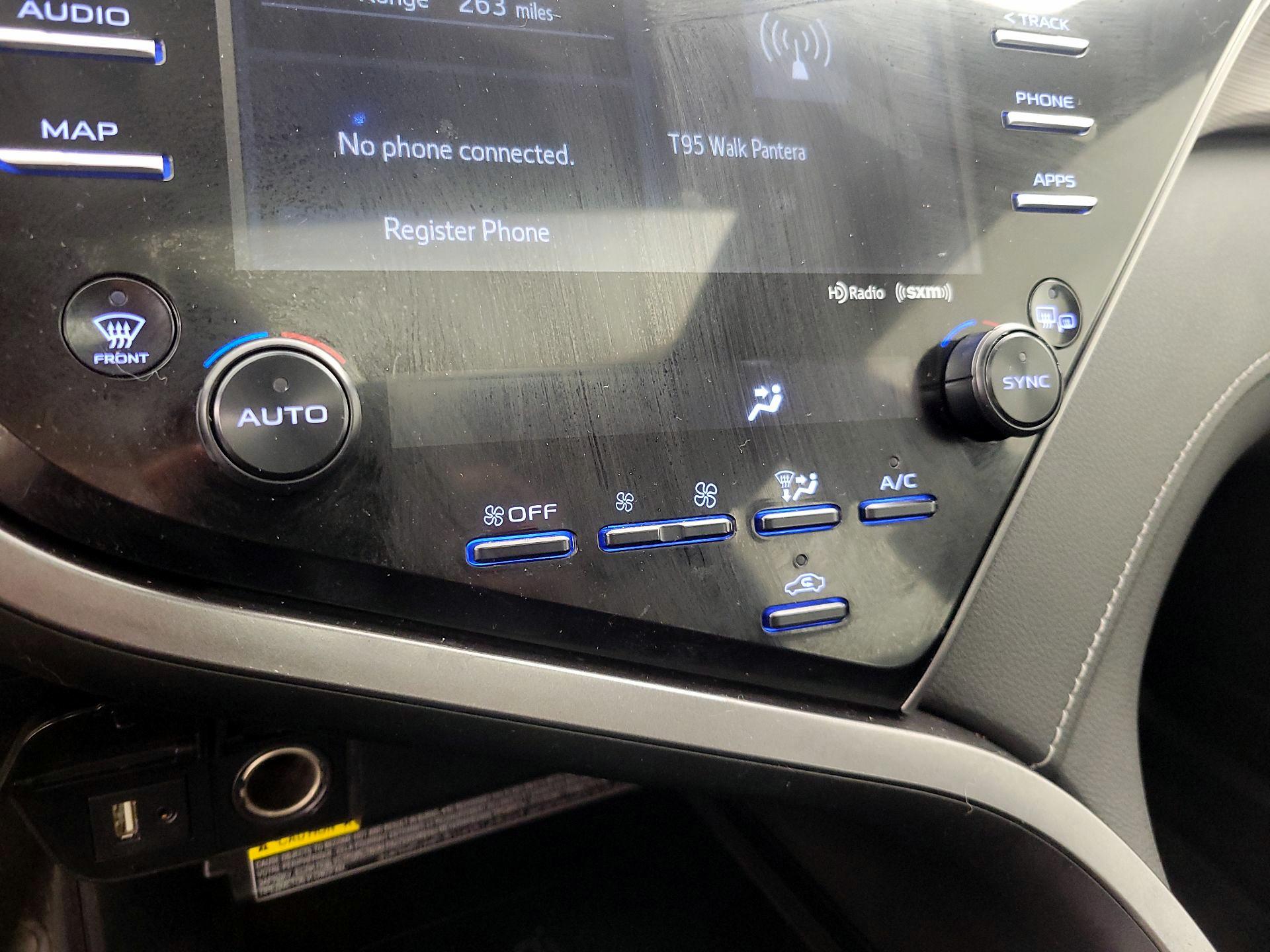 Thumbnail: 2019 Toyota Camry - 16