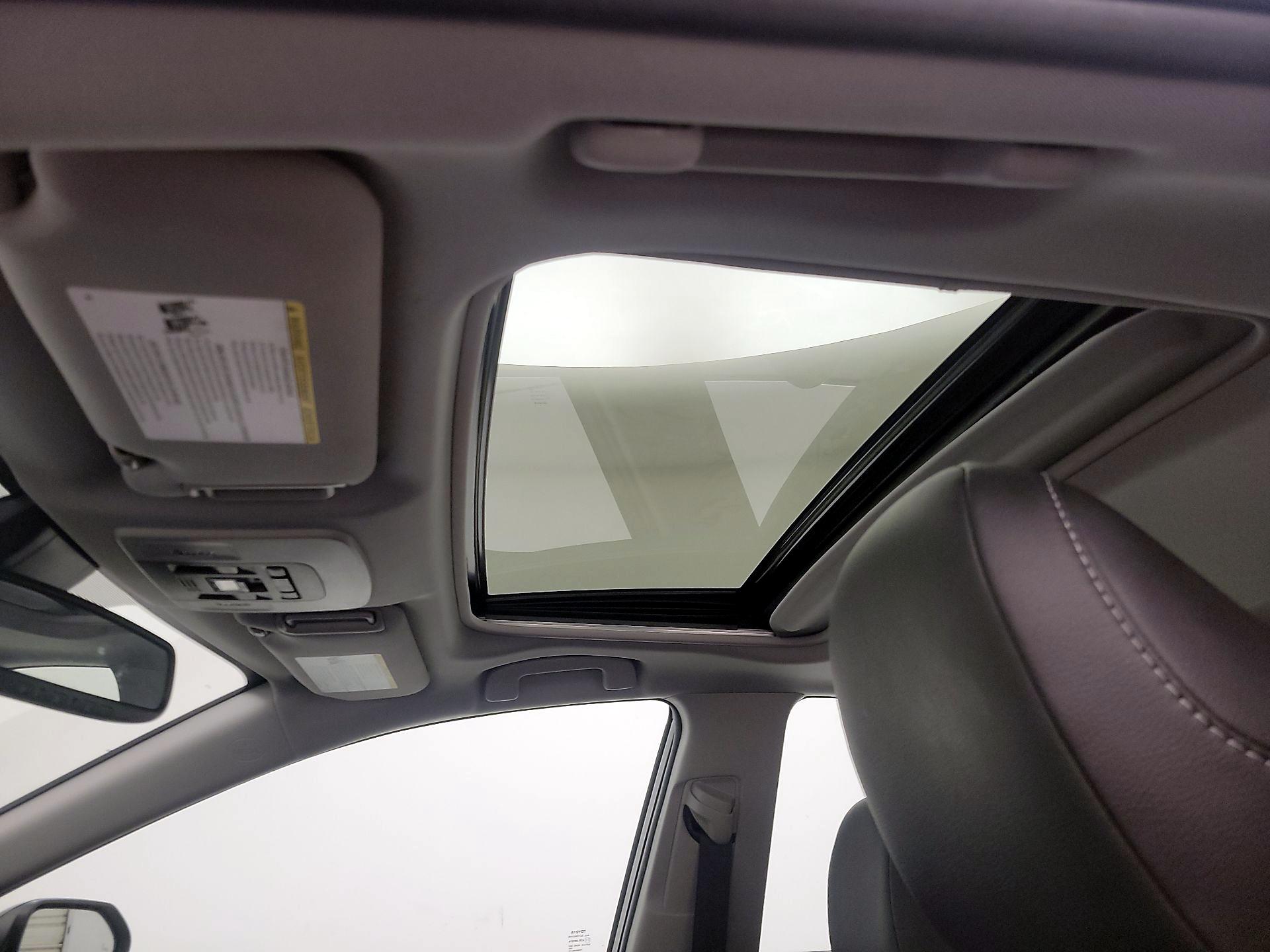 Thumbnail: 2019 Toyota Camry - 19