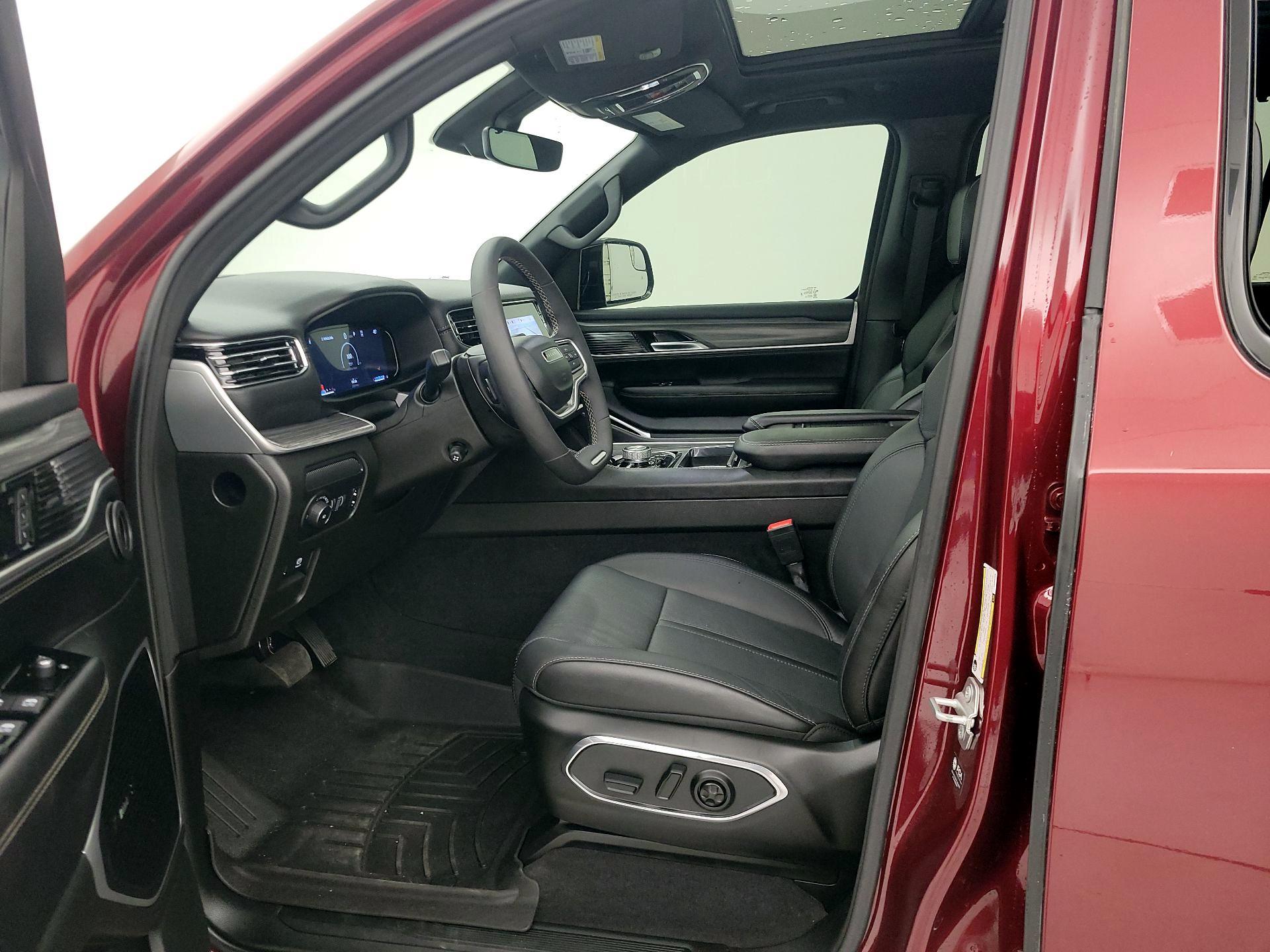 Thumbnail: 2023 Jeep Wagoneer - 11