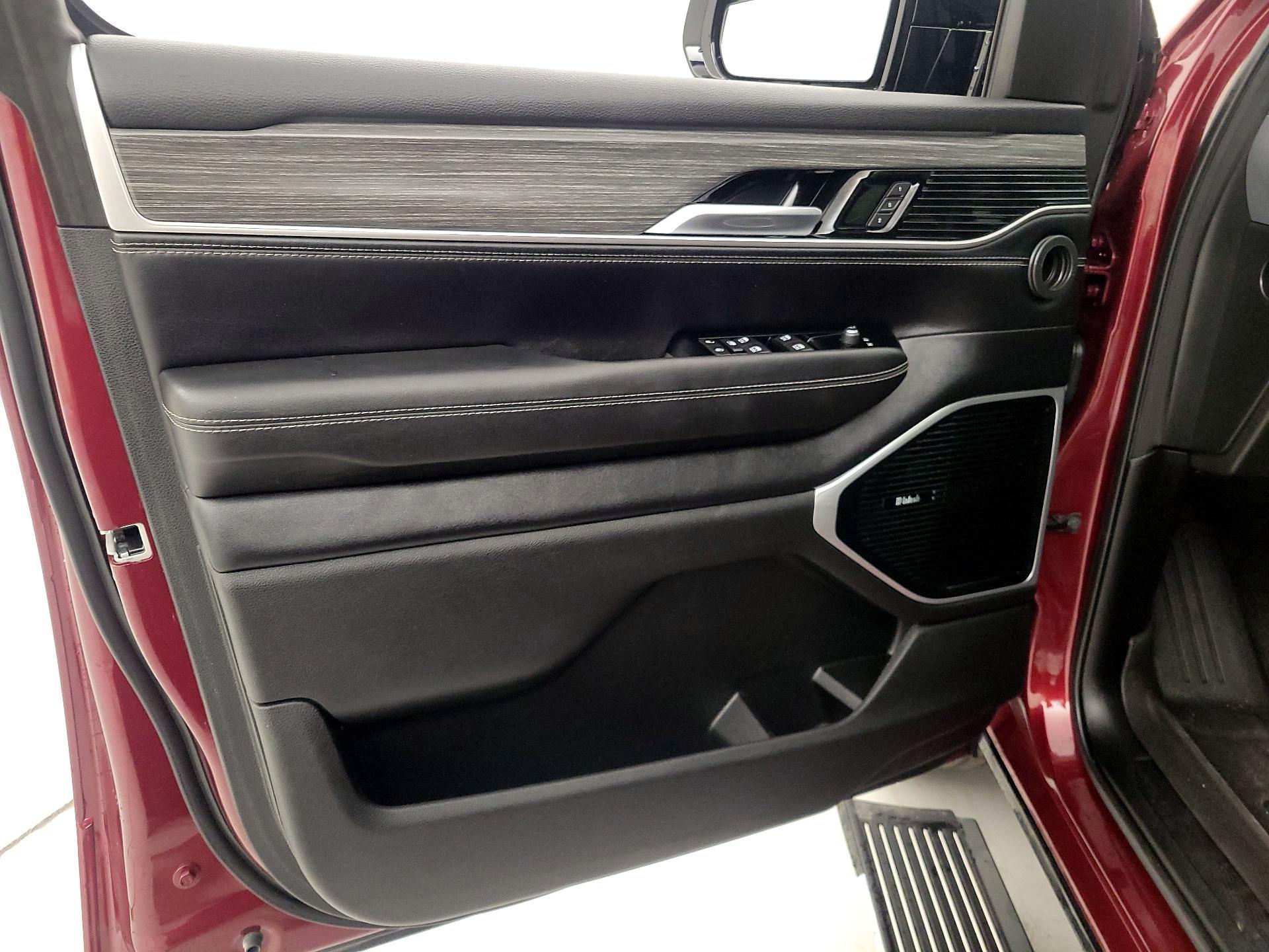 Thumbnail: 2023 Jeep Wagoneer - 12