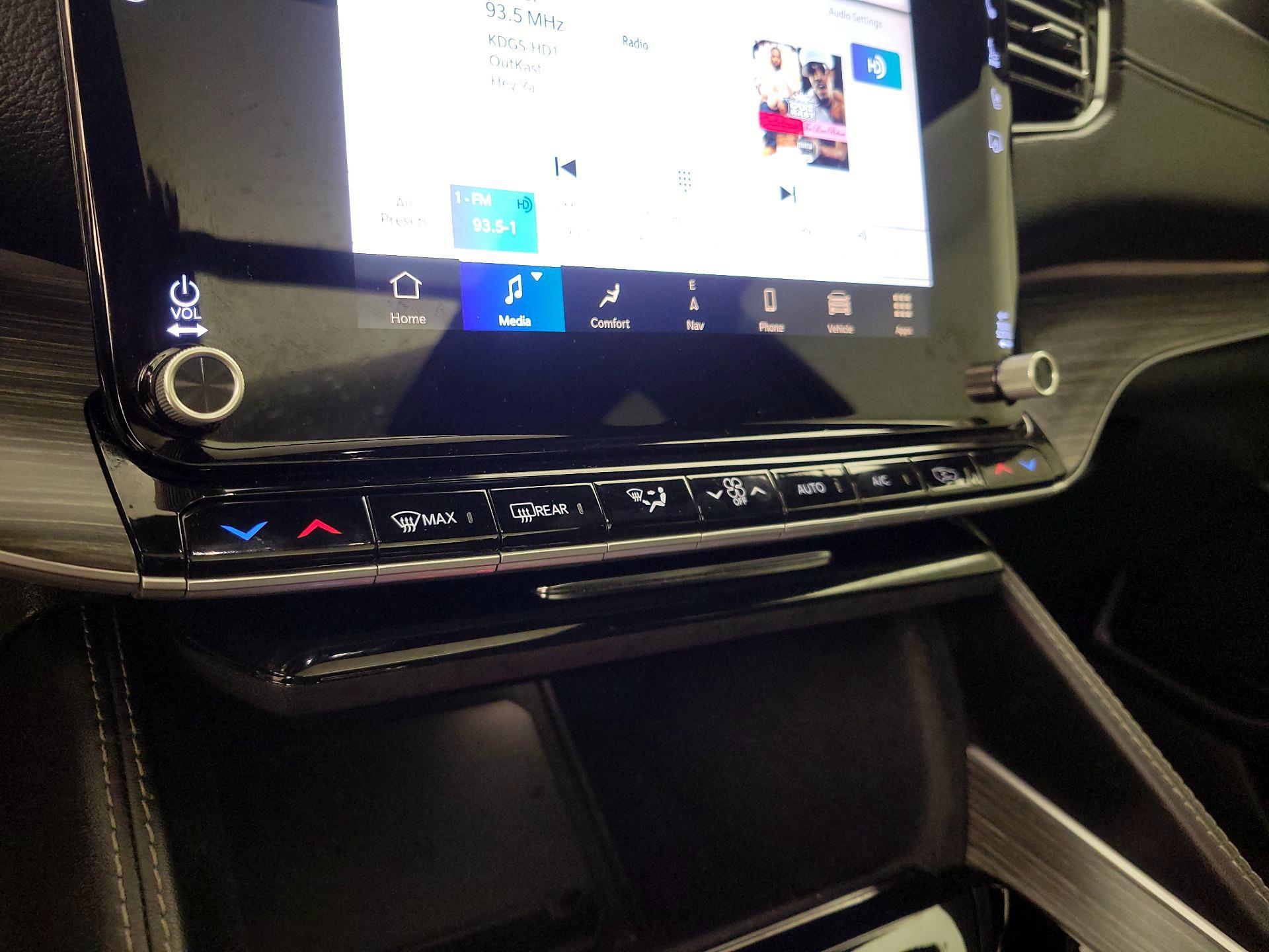 Thumbnail: 2023 Jeep Wagoneer - 17