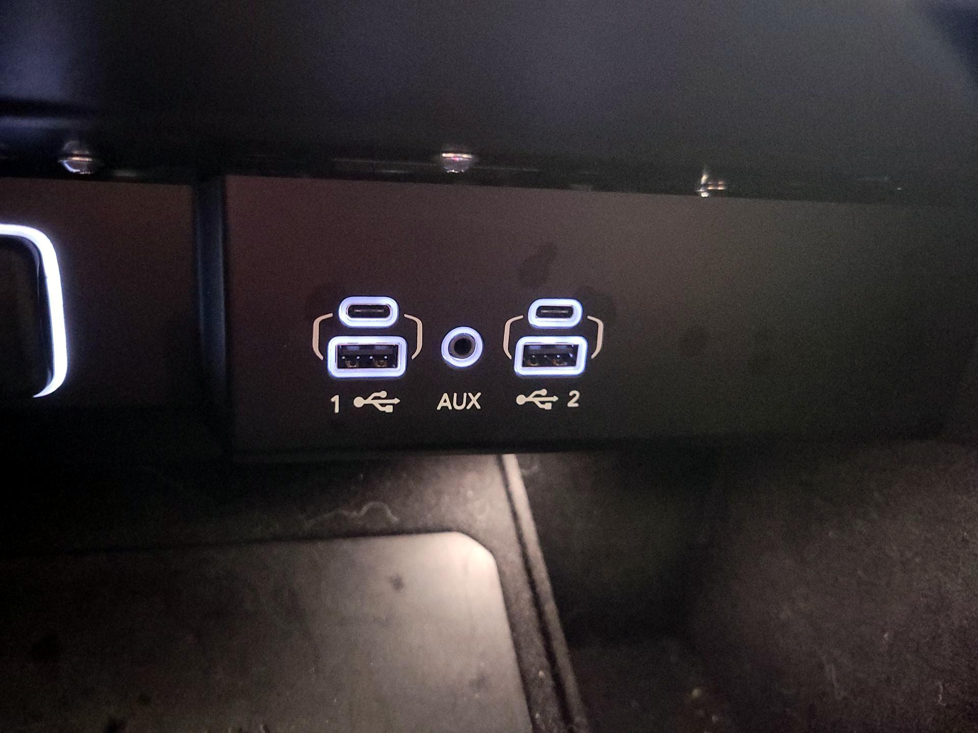 Thumbnail: 2023 Jeep Wagoneer - 19