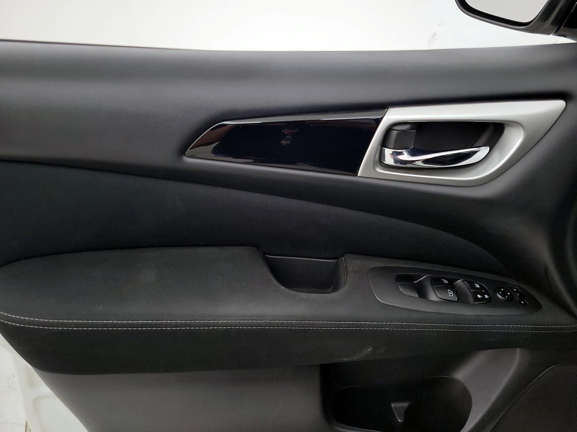 Thumbnail: 2017 Nissan Pathfinder - 12