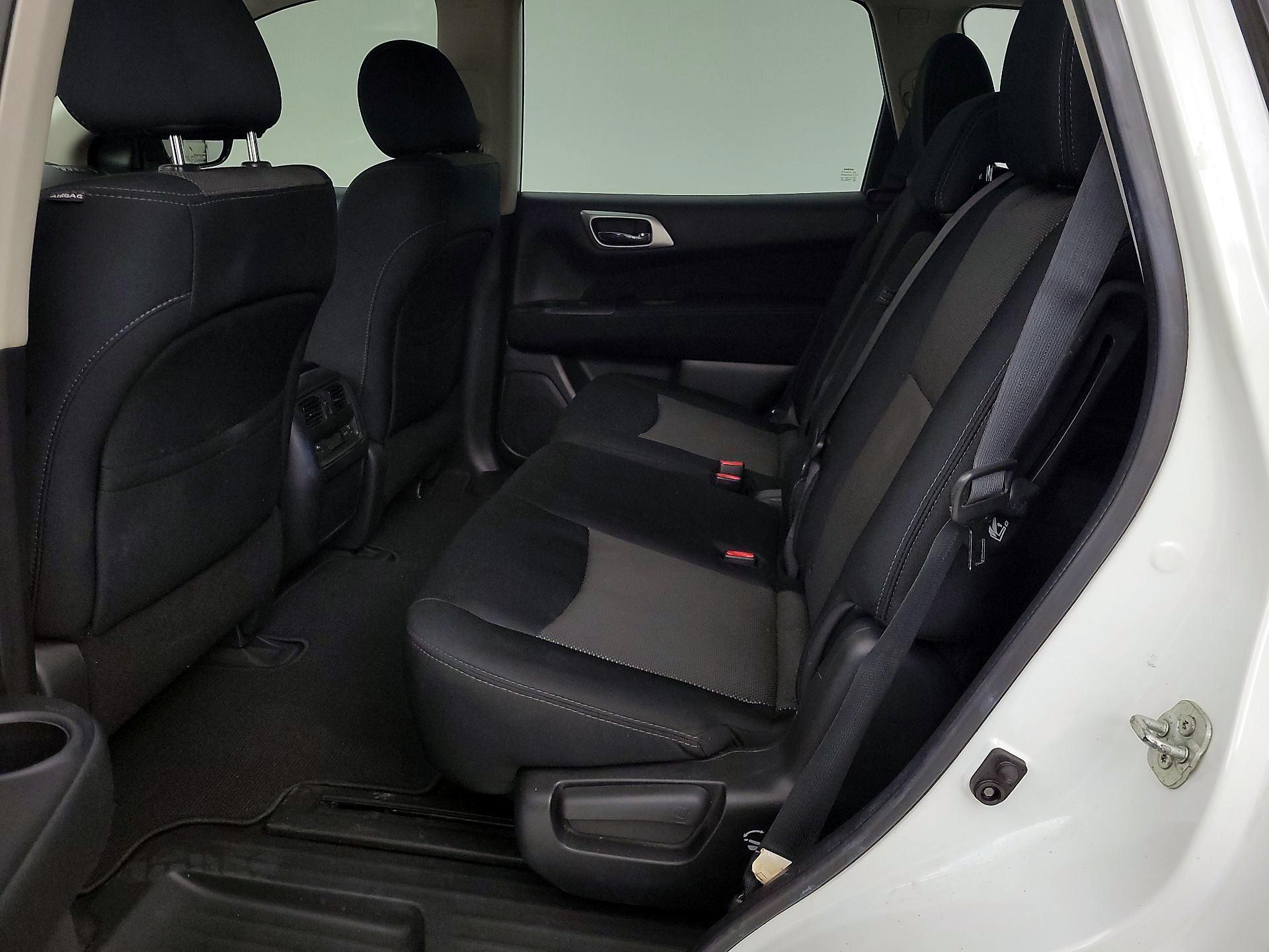 Thumbnail: 2017 Nissan Pathfinder - 19