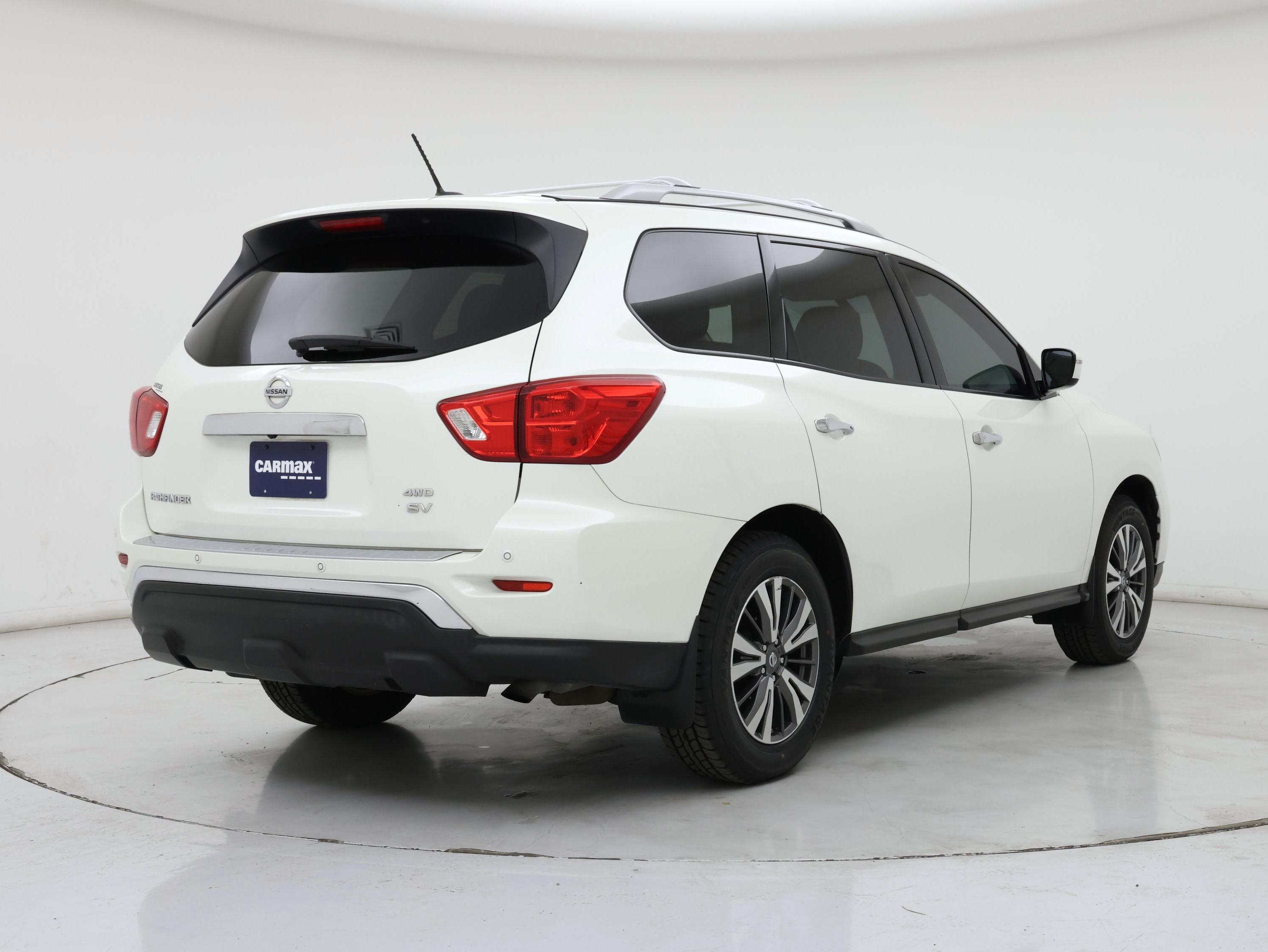 Thumbnail: 2017 Nissan Pathfinder - 8