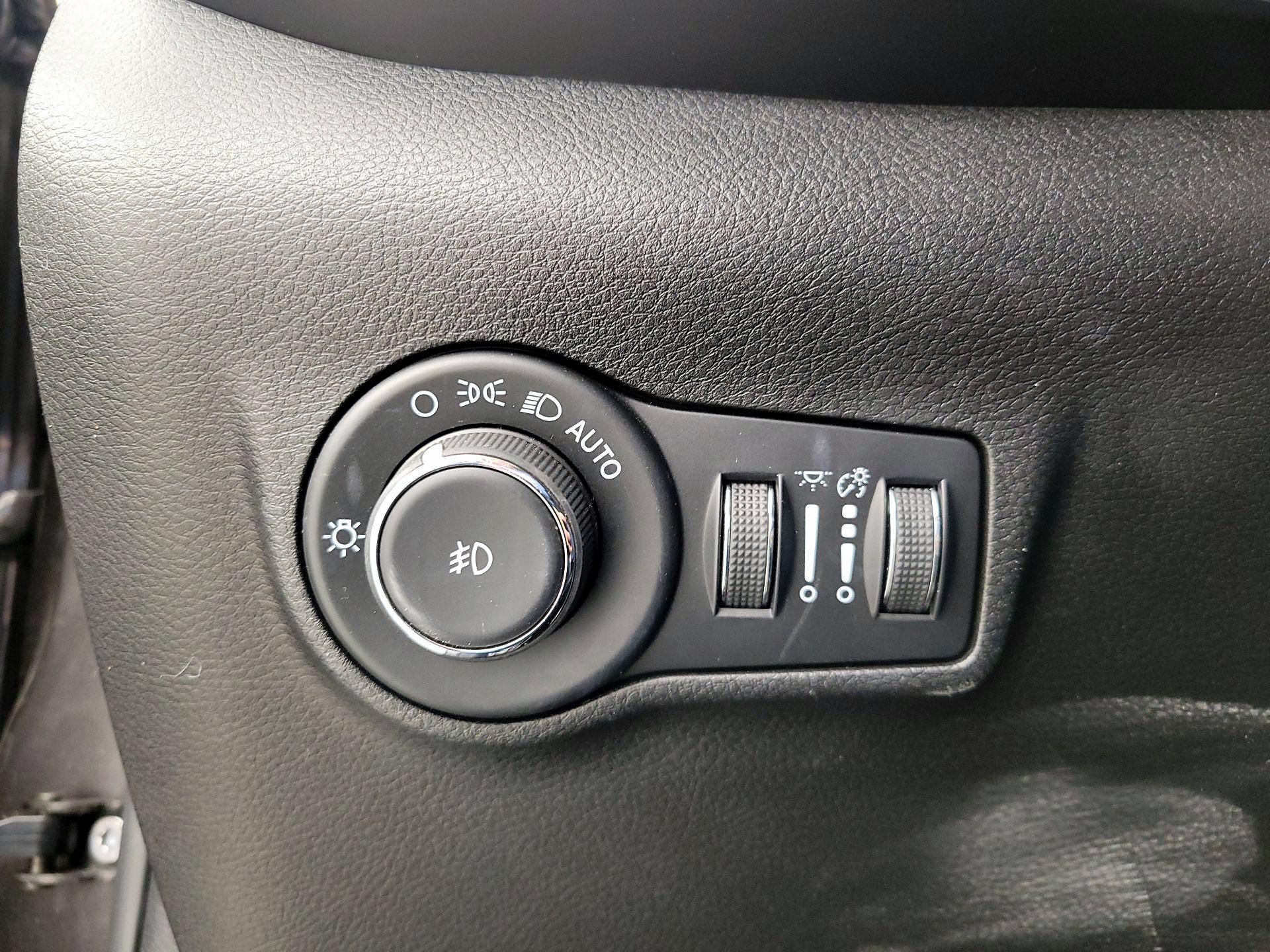 Thumbnail: 2022 Jeep Compass - 13