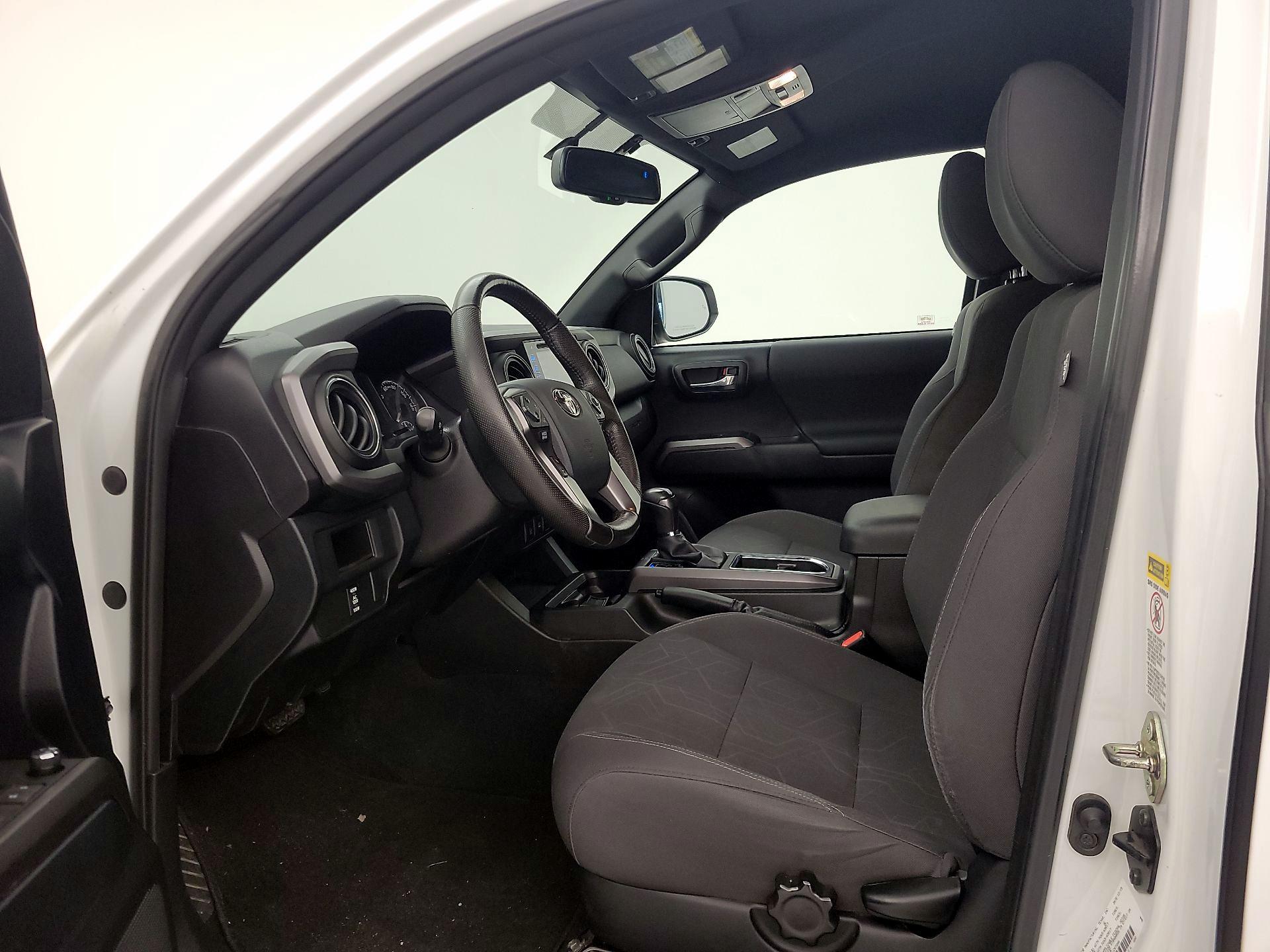 Thumbnail: 2016 Toyota Tacoma - 11