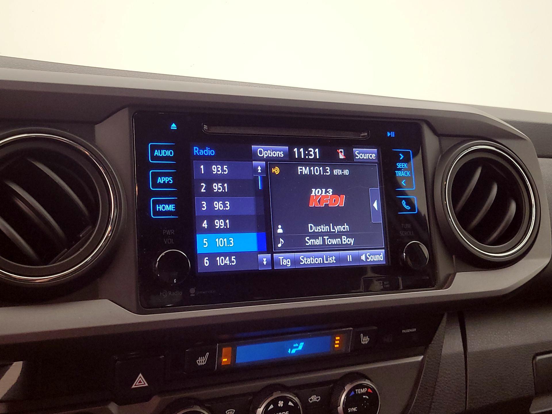 Thumbnail: 2016 Toyota Tacoma - 16