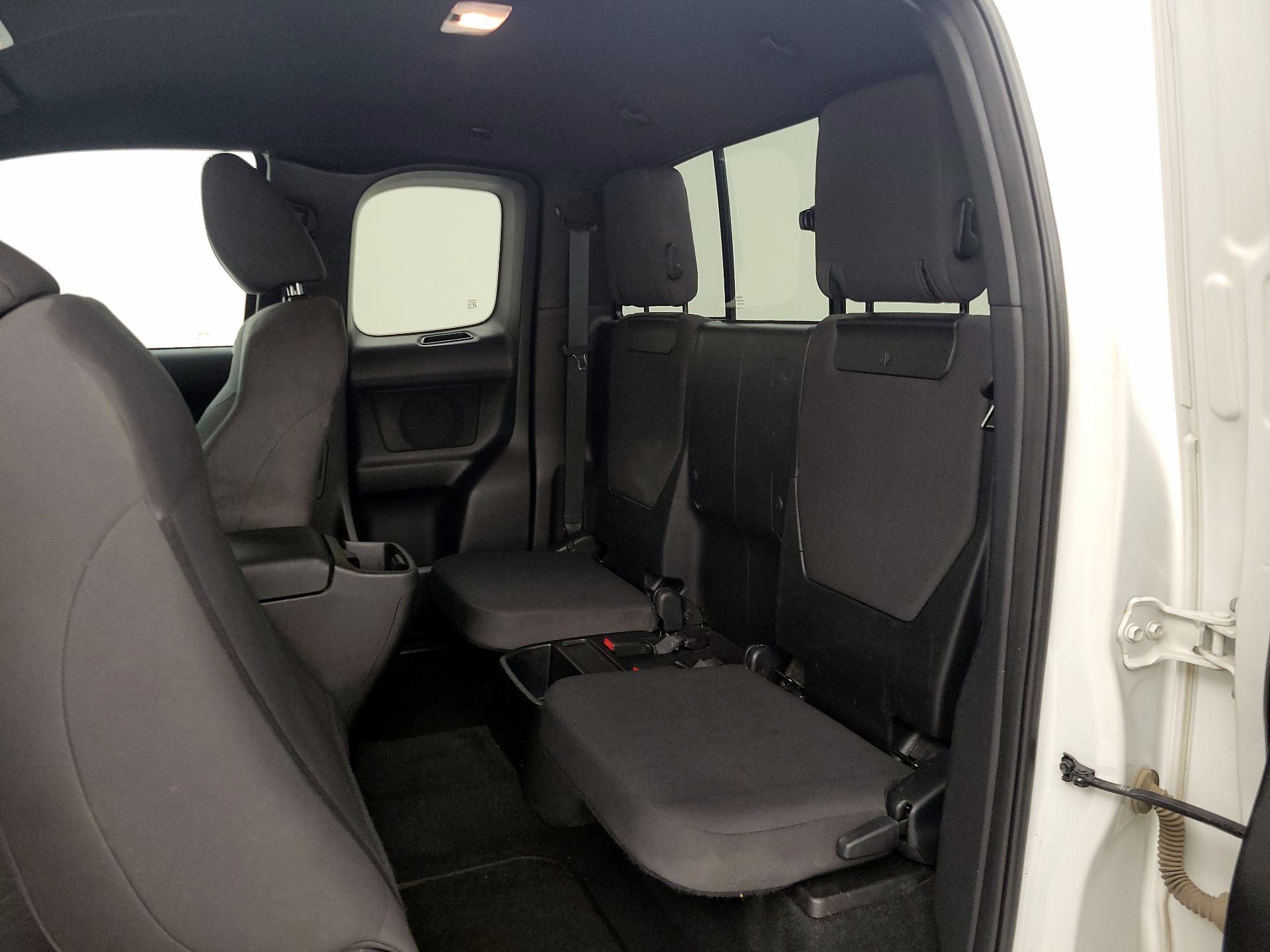 Thumbnail: 2016 Toyota Tacoma - 20