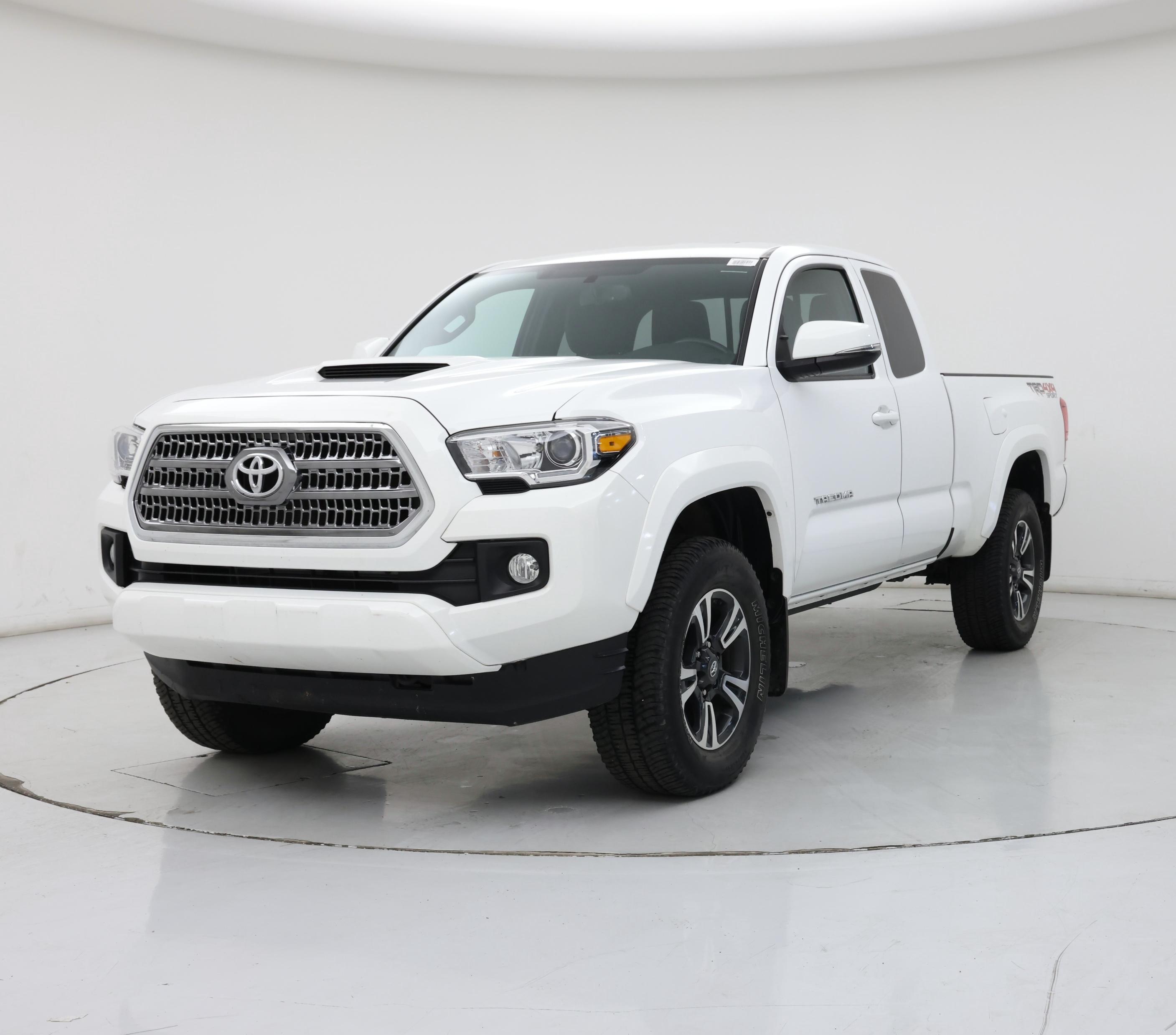 Thumbnail: 2016 Toyota Tacoma - 4