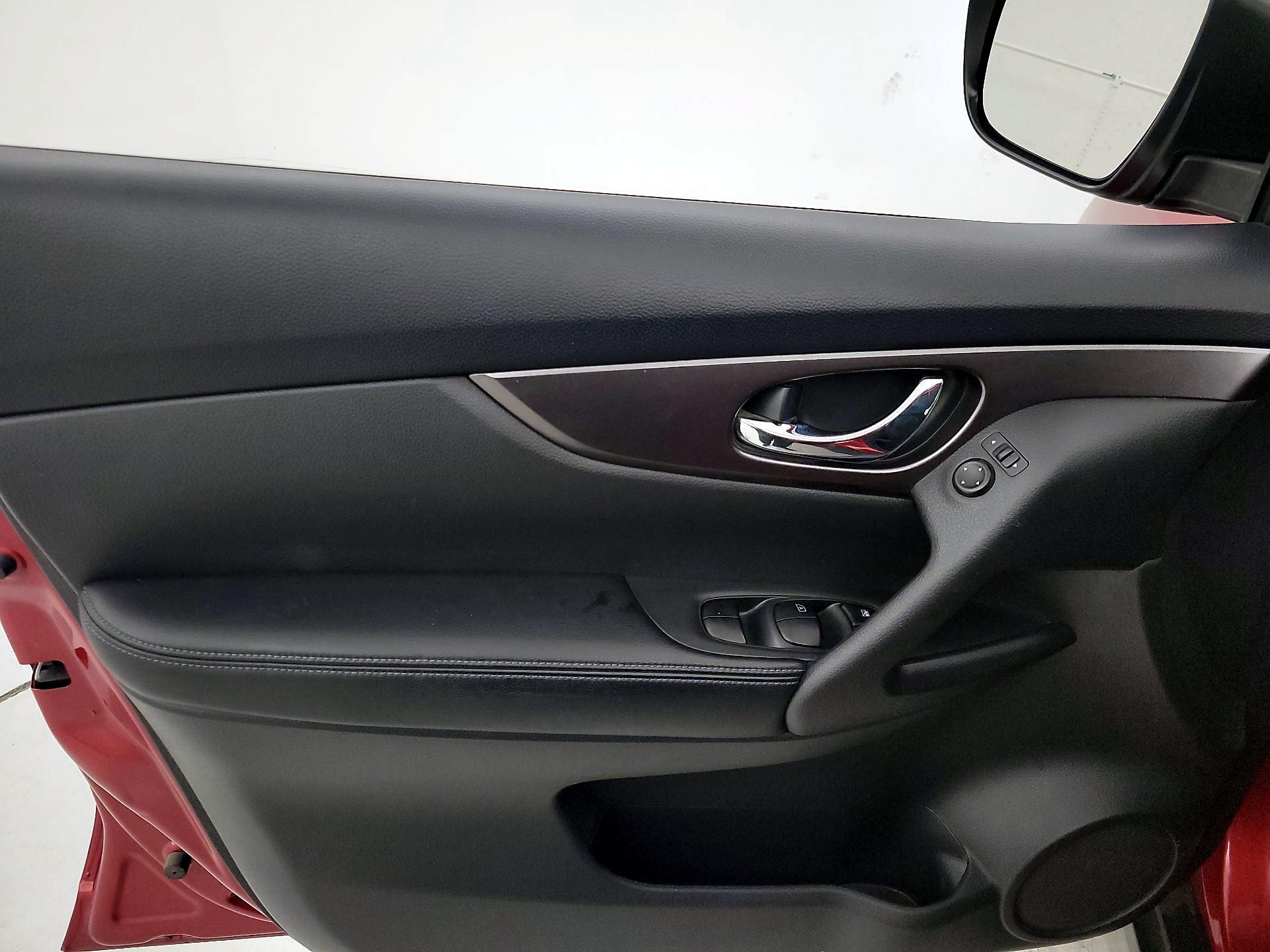 Thumbnail: 2015 Nissan Rogue - 12