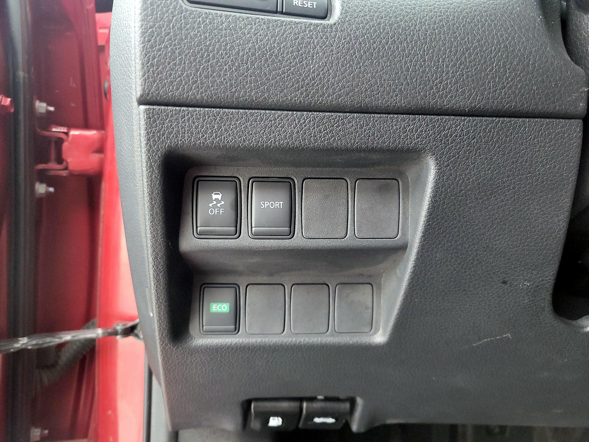 Thumbnail: 2015 Nissan Rogue - 13