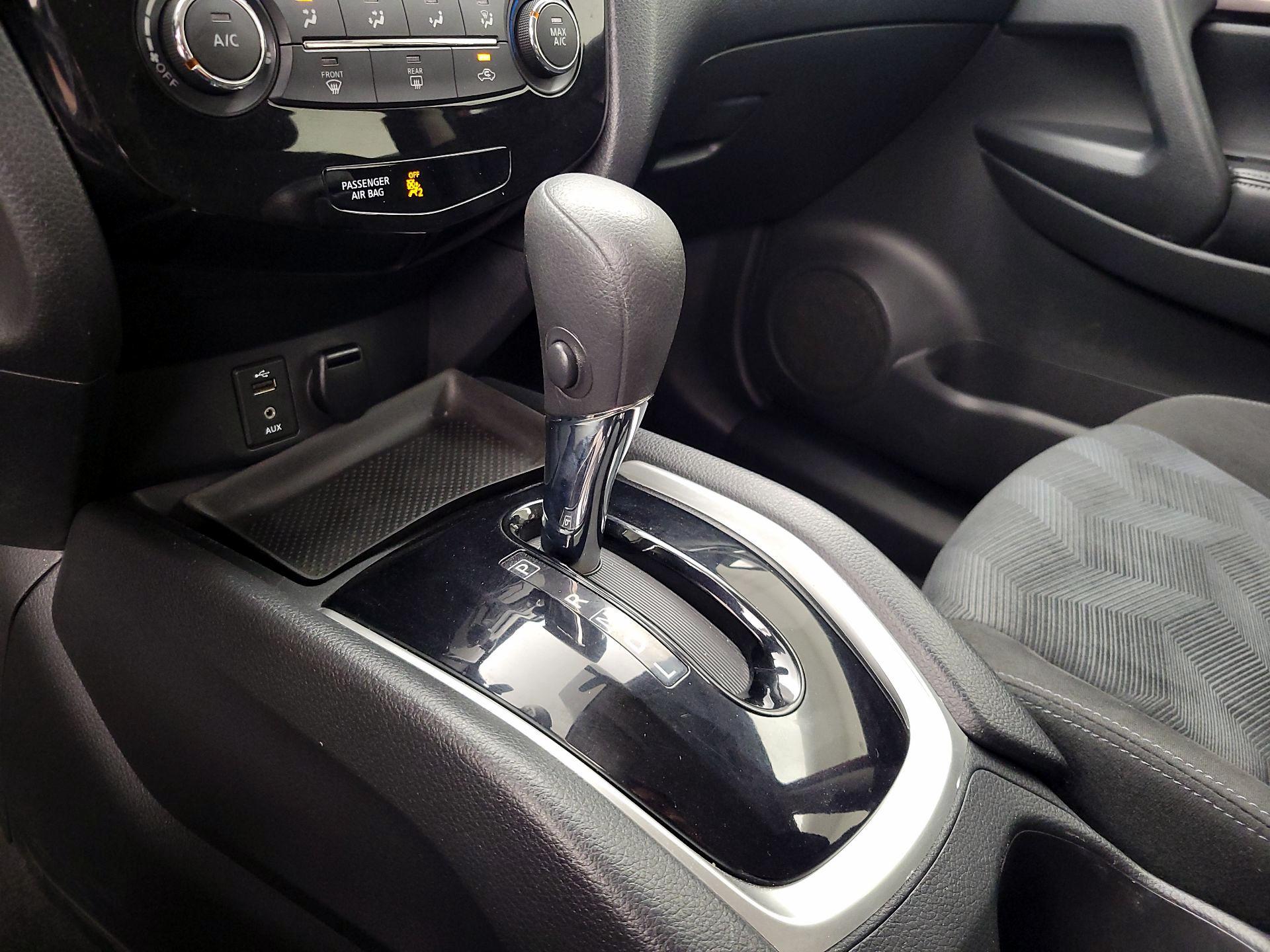 Thumbnail: 2015 Nissan Rogue - 17