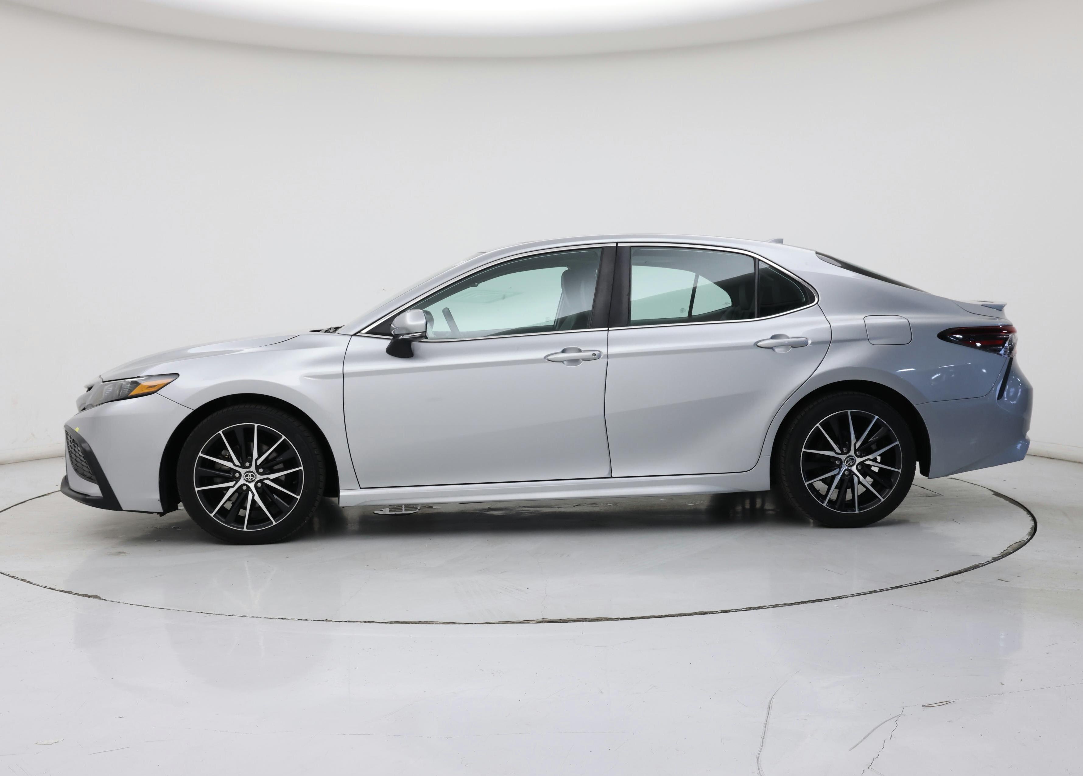 Thumbnail: 2021 Toyota Camry - 3