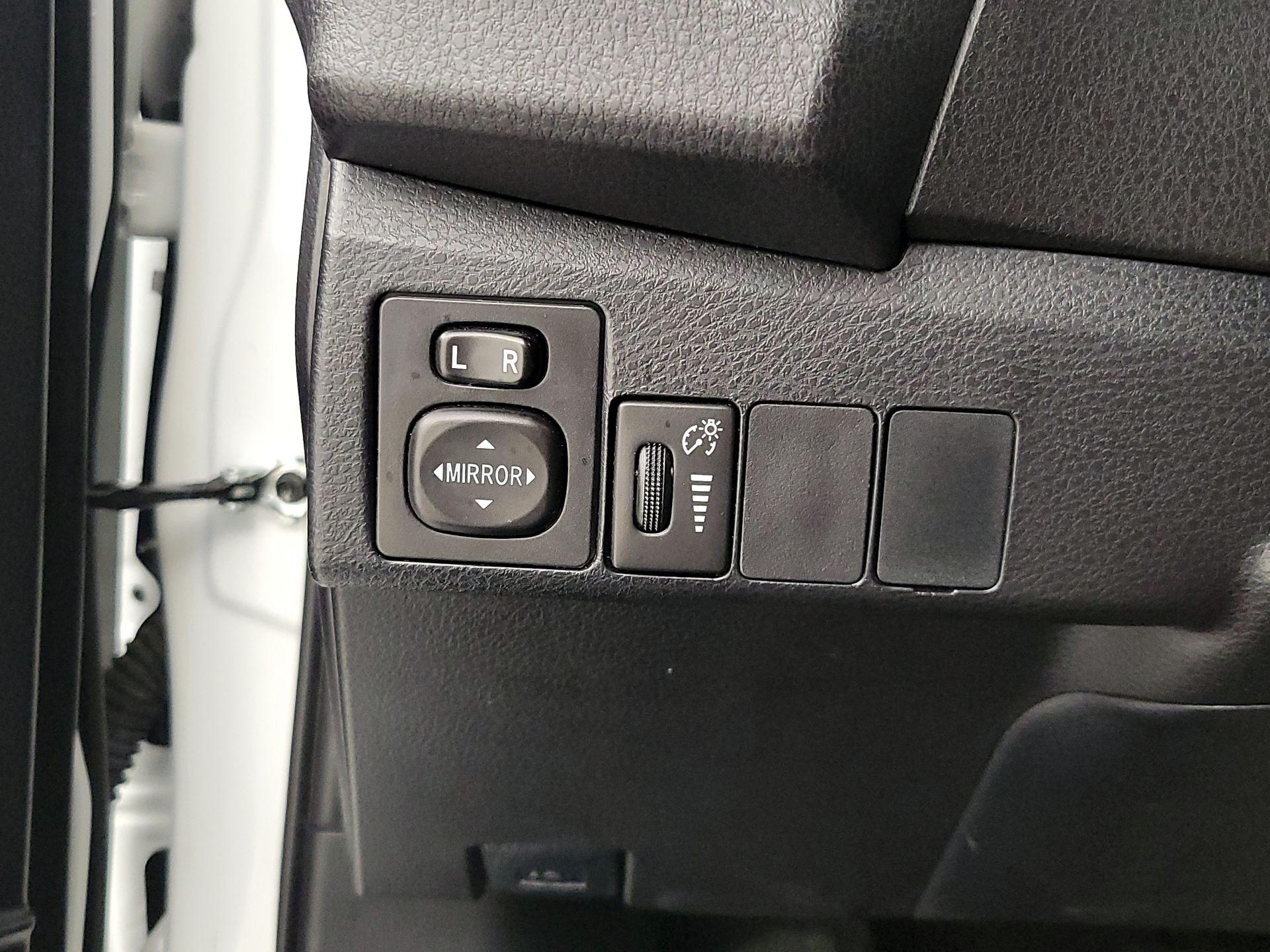 Thumbnail: 2016 Toyota Corolla - 13