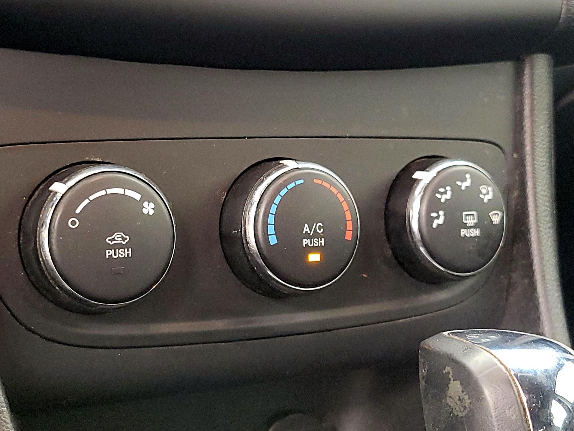 Thumbnail: 2014 Dodge Avenger - 14