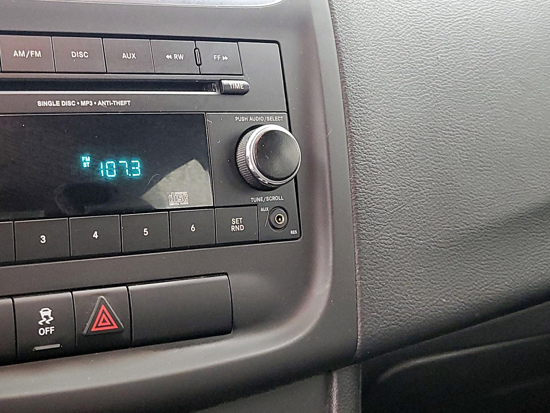 Thumbnail: 2014 Dodge Avenger - 16