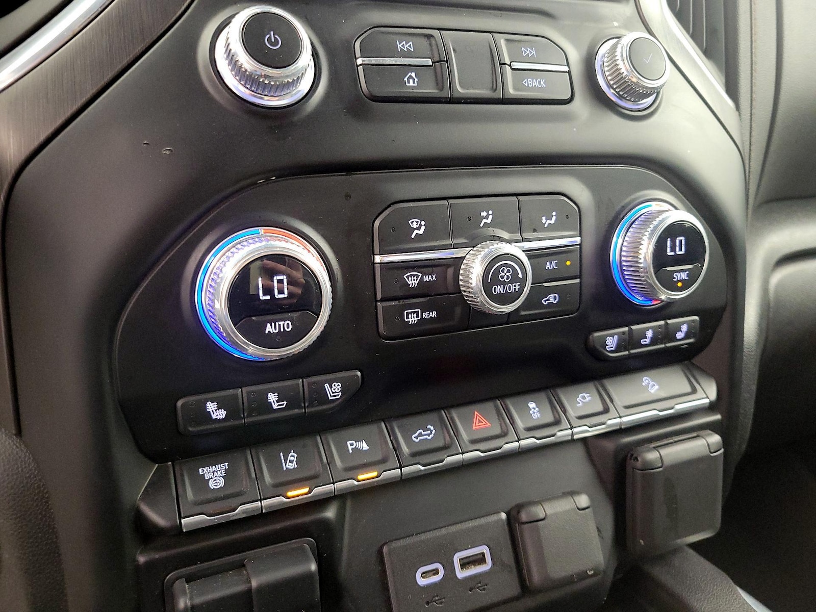 2023 GMC Sierra 2500HD AT4 - Photo 17