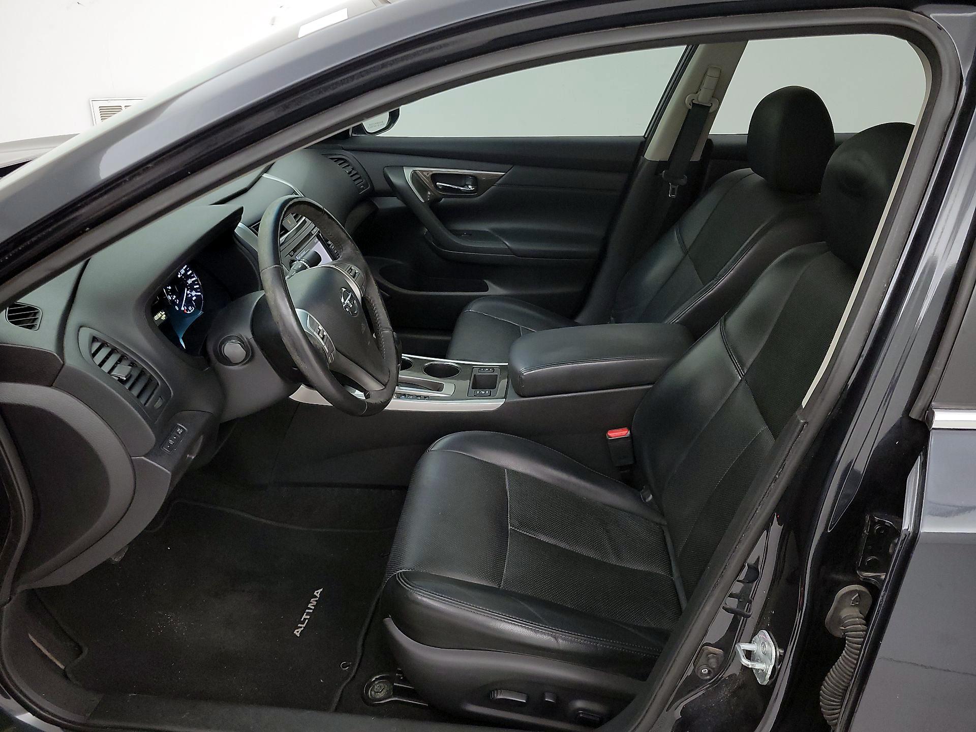 Thumbnail: 2015 Nissan Altima - 11