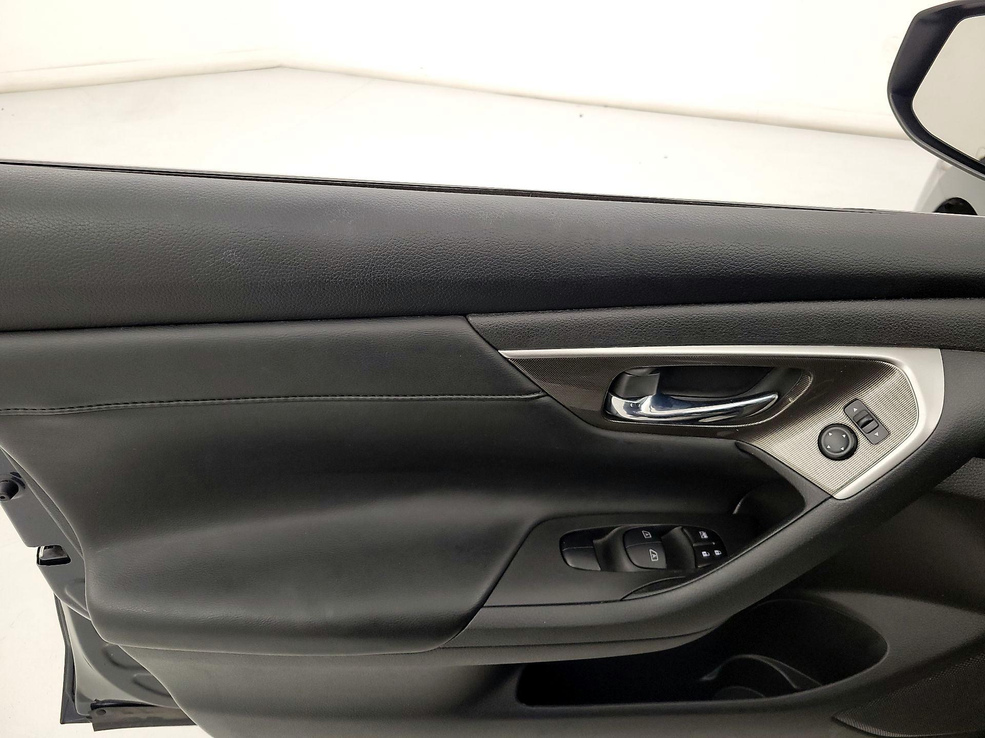 Thumbnail: 2015 Nissan Altima - 12