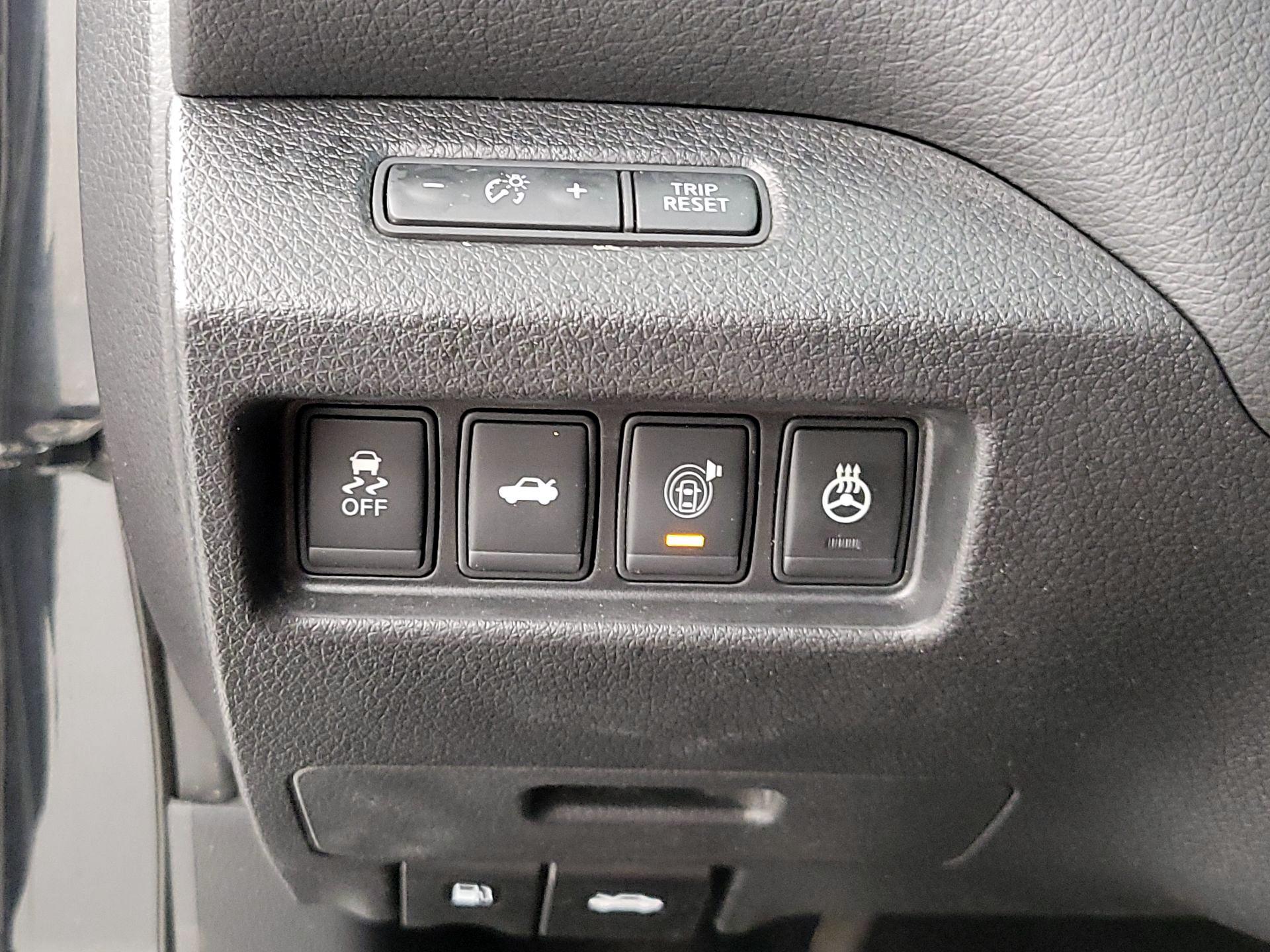 Thumbnail: 2015 Nissan Altima - 13