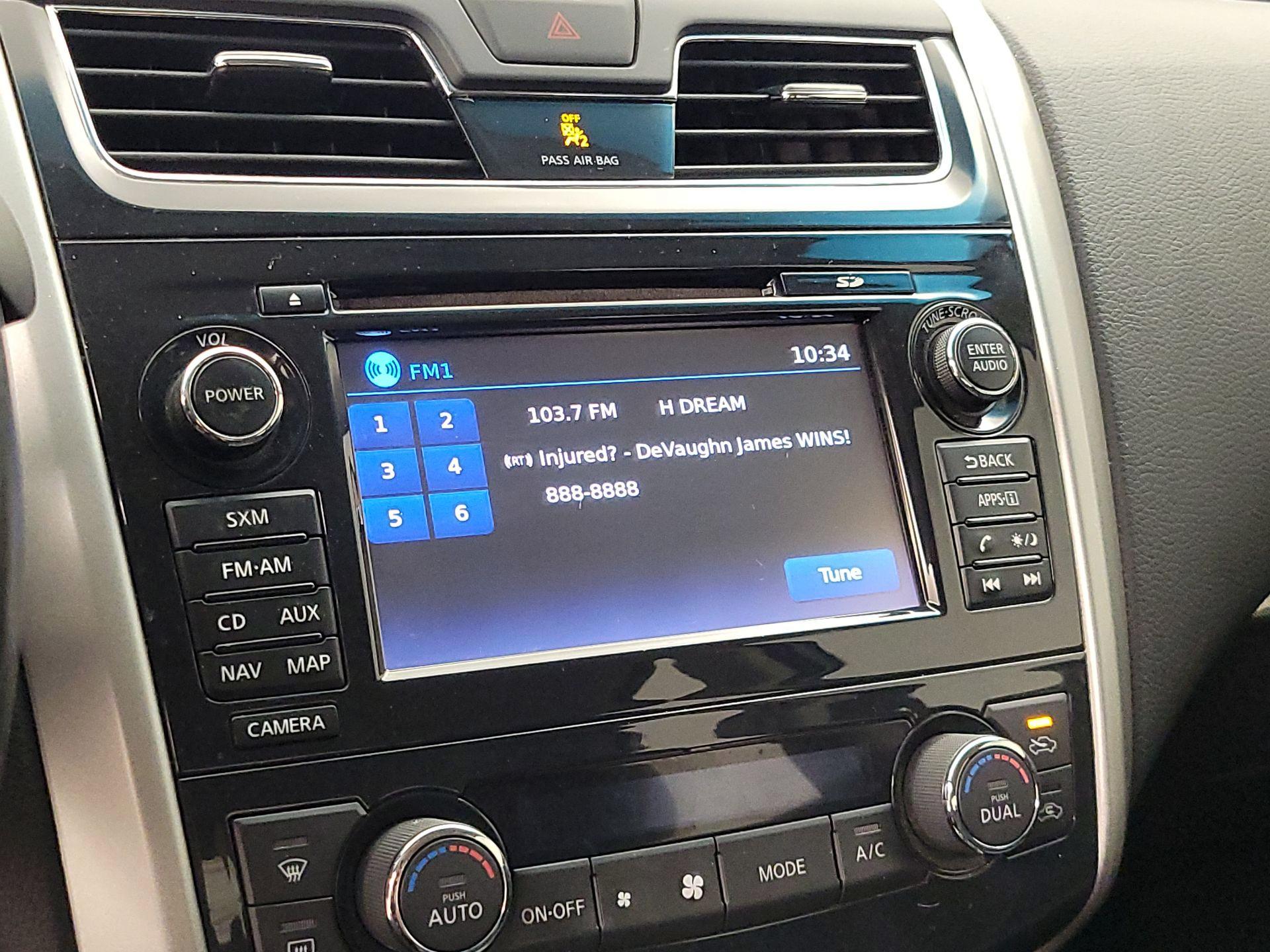 Thumbnail: 2015 Nissan Altima - 16