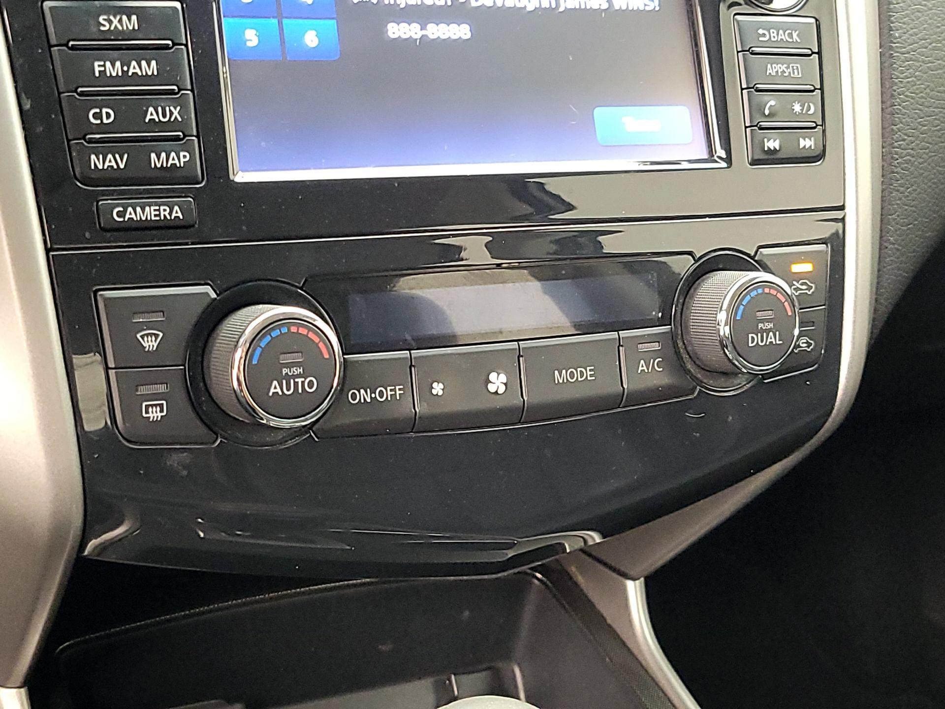 Thumbnail: 2015 Nissan Altima - 17