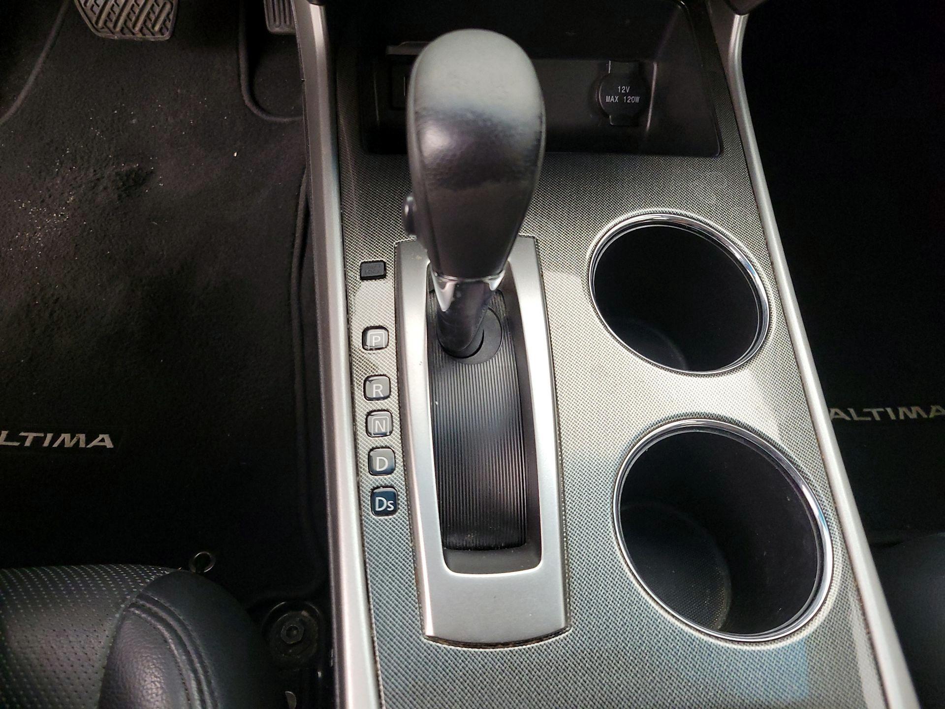 Thumbnail: 2015 Nissan Altima - 18