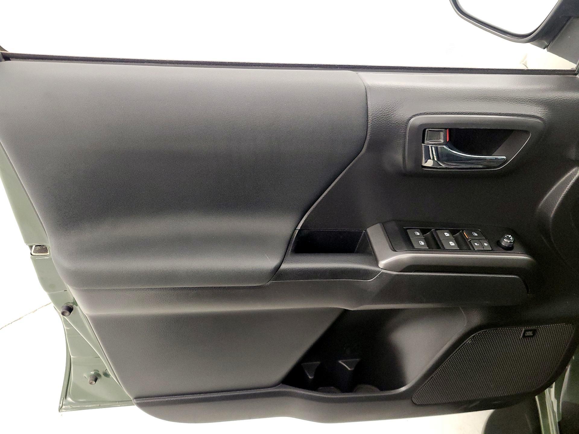 Thumbnail: 2022 Toyota Tacoma - 12