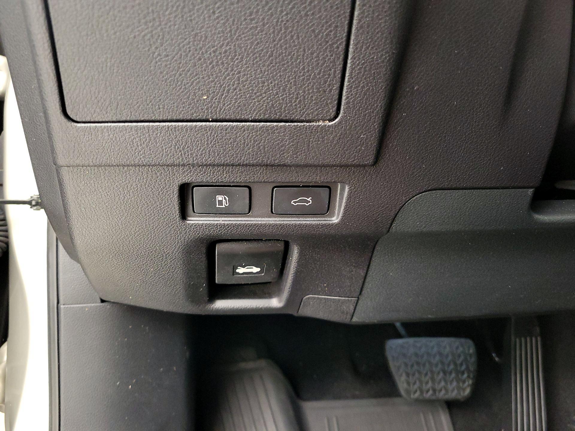 Thumbnail: 2022 Lexus ES - 13