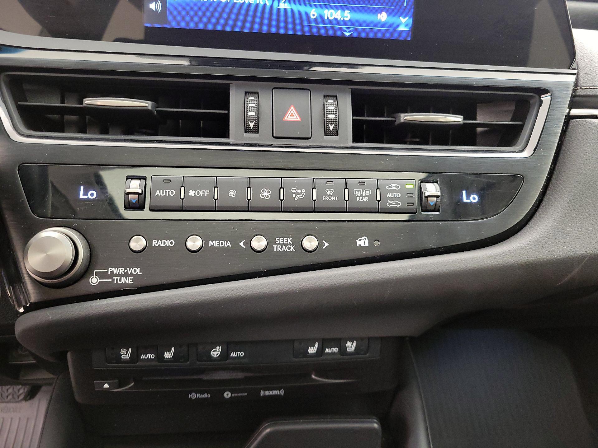 Thumbnail: 2022 Lexus ES - 16