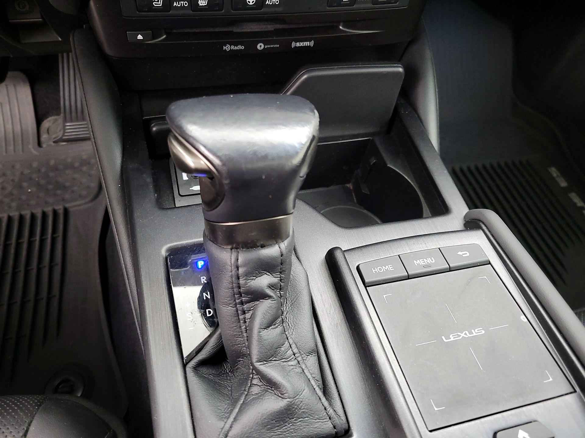 Thumbnail: 2022 Lexus ES - 17