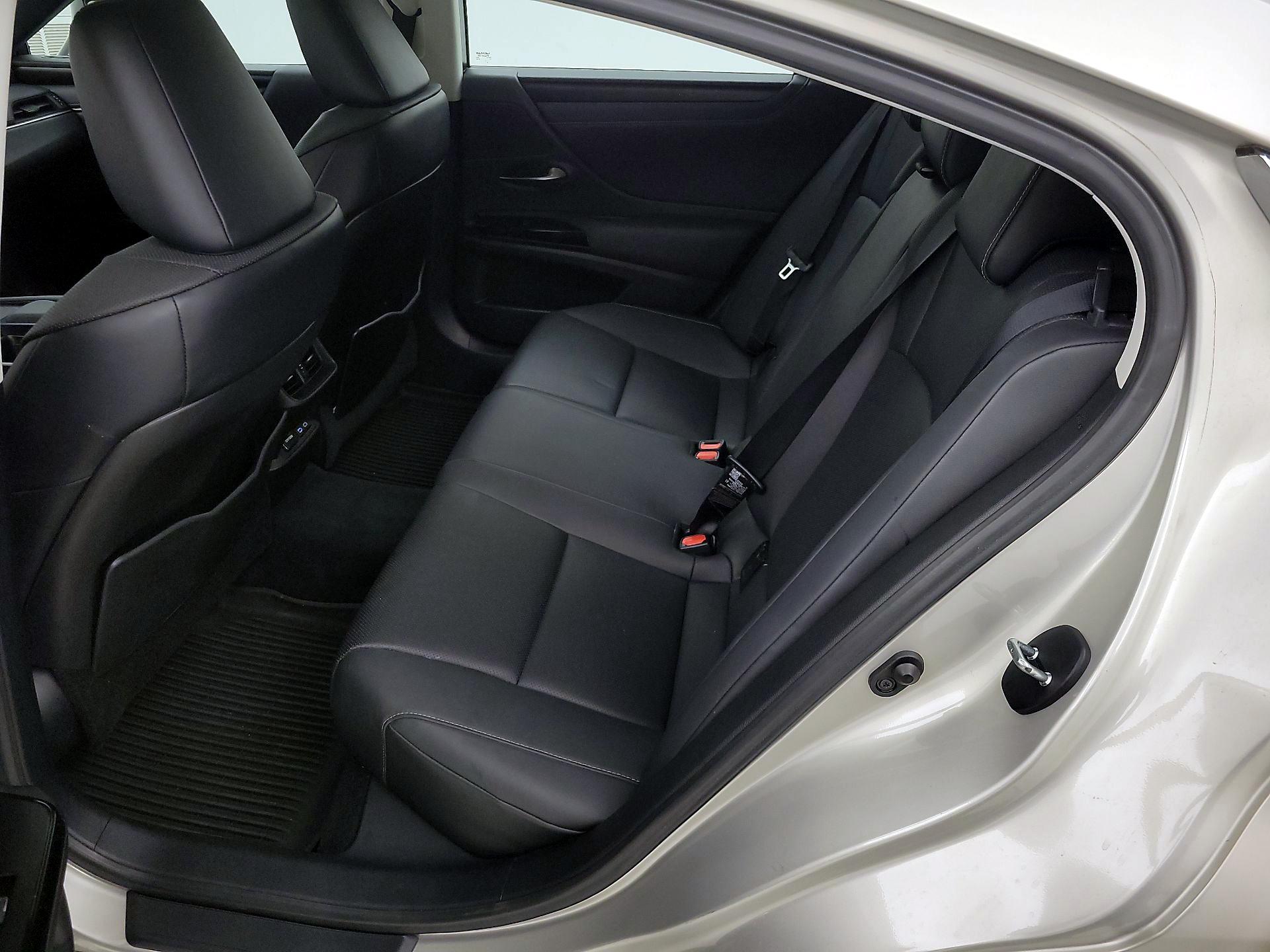 Thumbnail: 2022 Lexus ES - 20